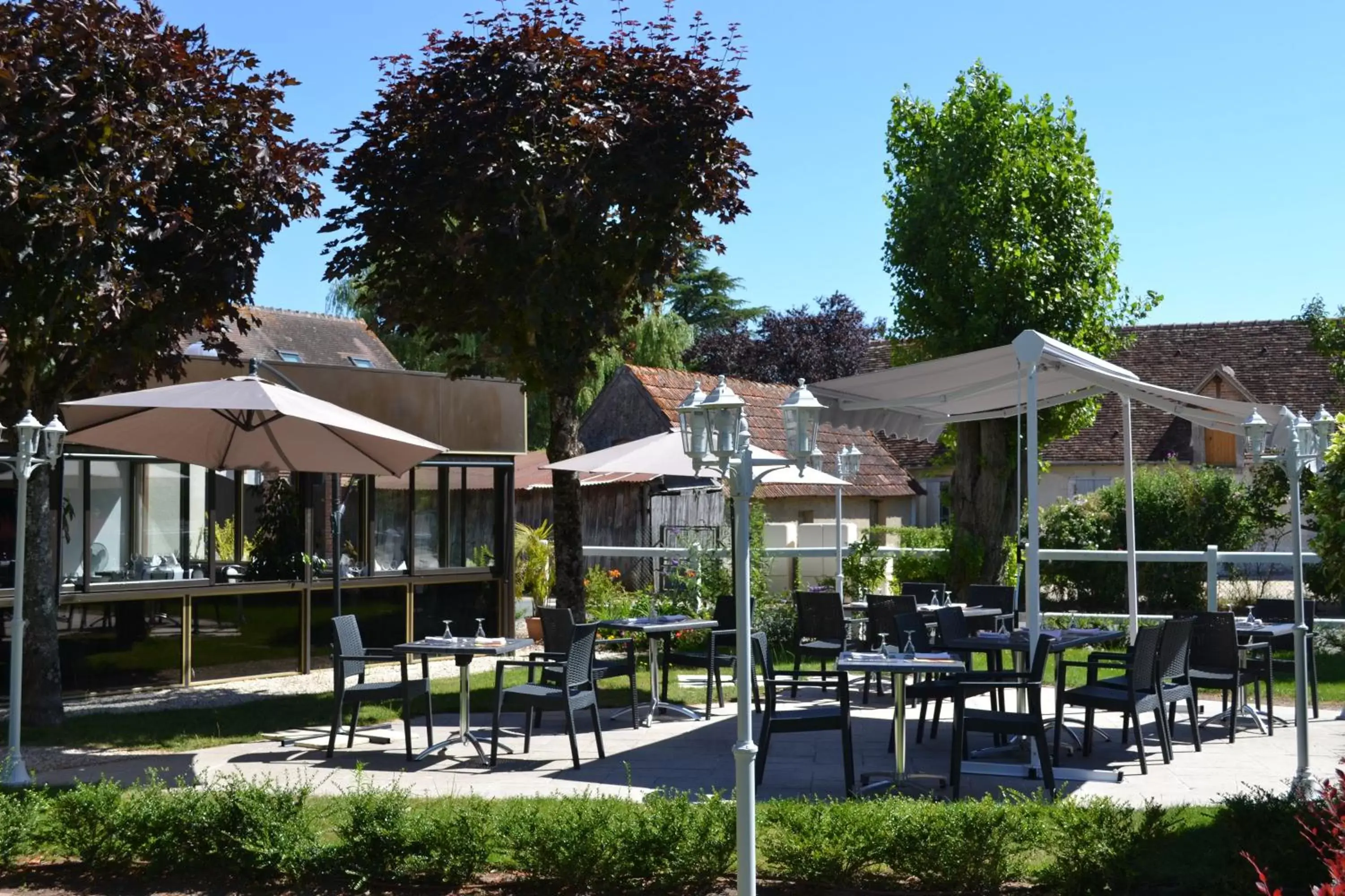 Garden, Restaurant/Places to Eat in Le Lanthenay
