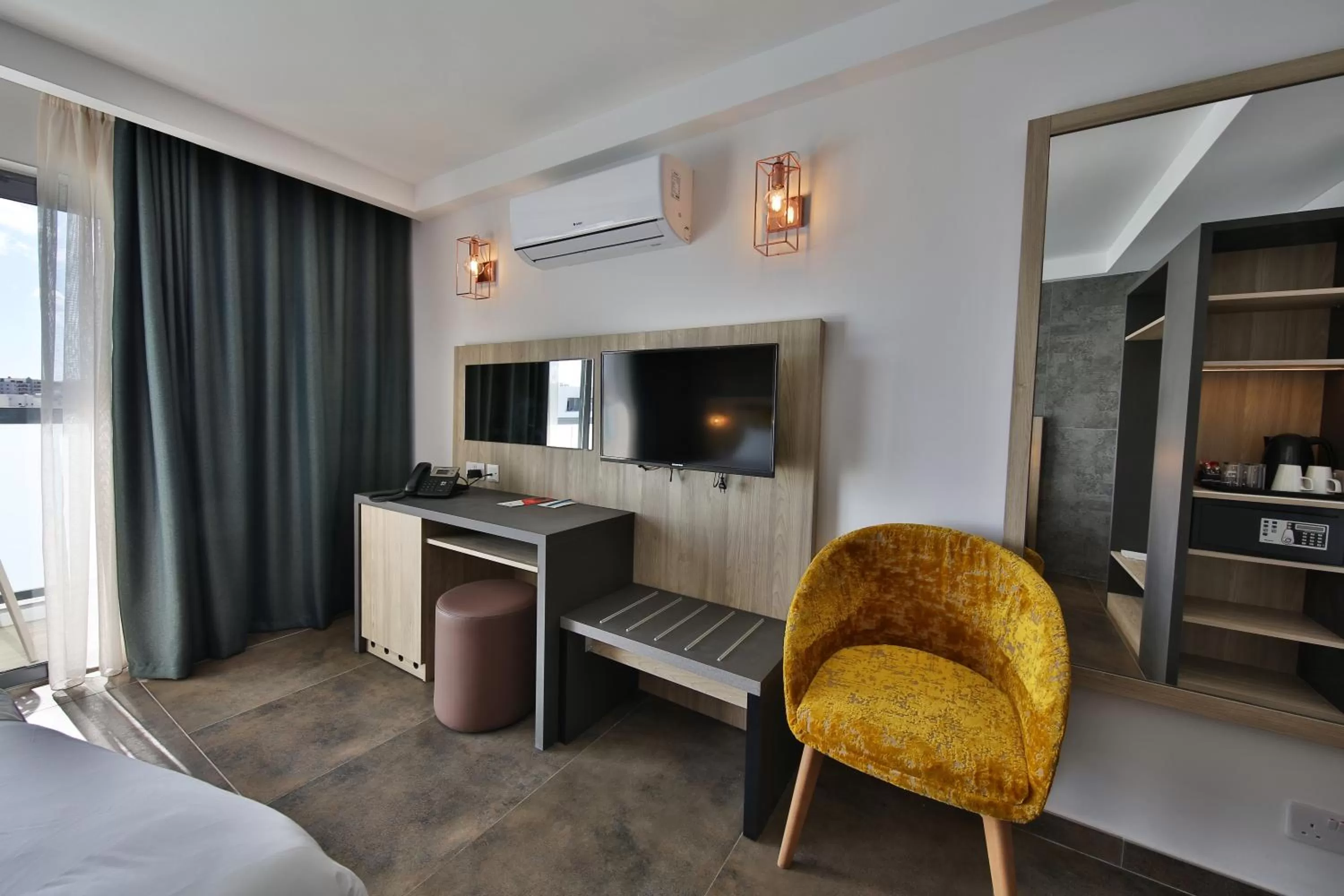 TV and multimedia, Bed in Ivy Hotel - Adults Only