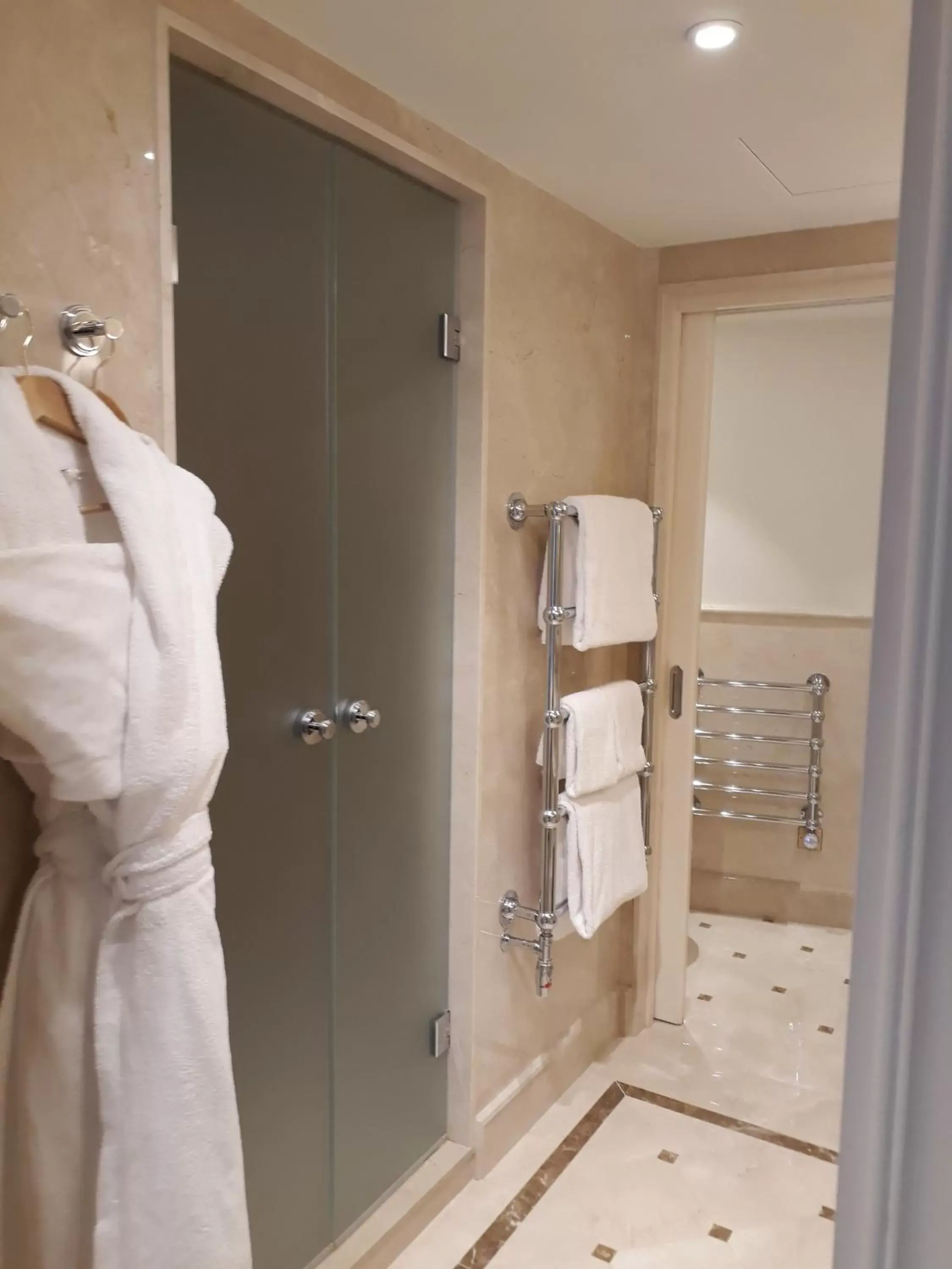 Shower, Bathroom in Hotel Splendide Royal Paris - Relais & Châteaux
