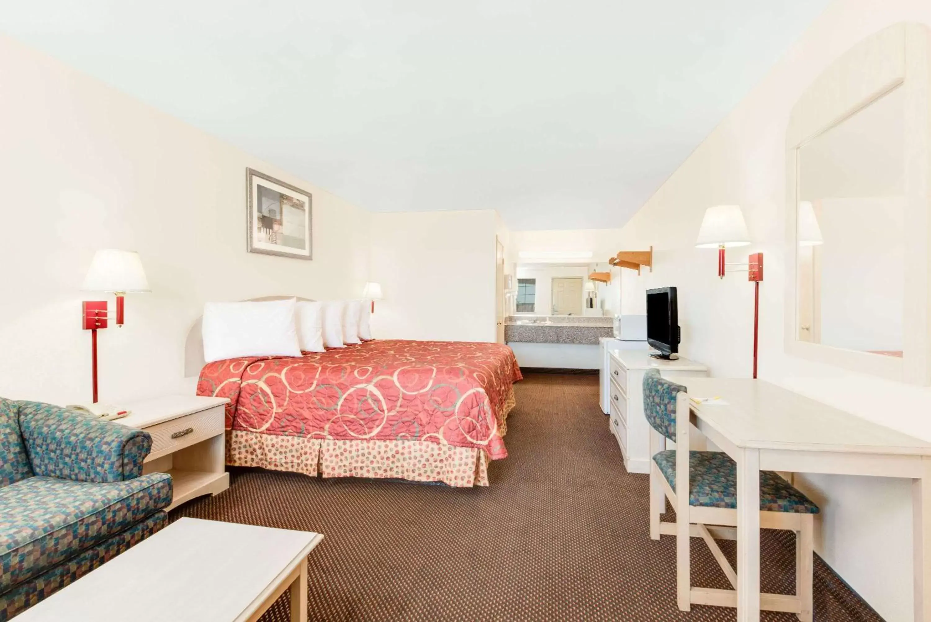 Photo of the whole room, Bed in Days Inn by Wyndham Andrews Texas Photo of the whole room, Bed in Days Inn by Wyndham Andrews Texas