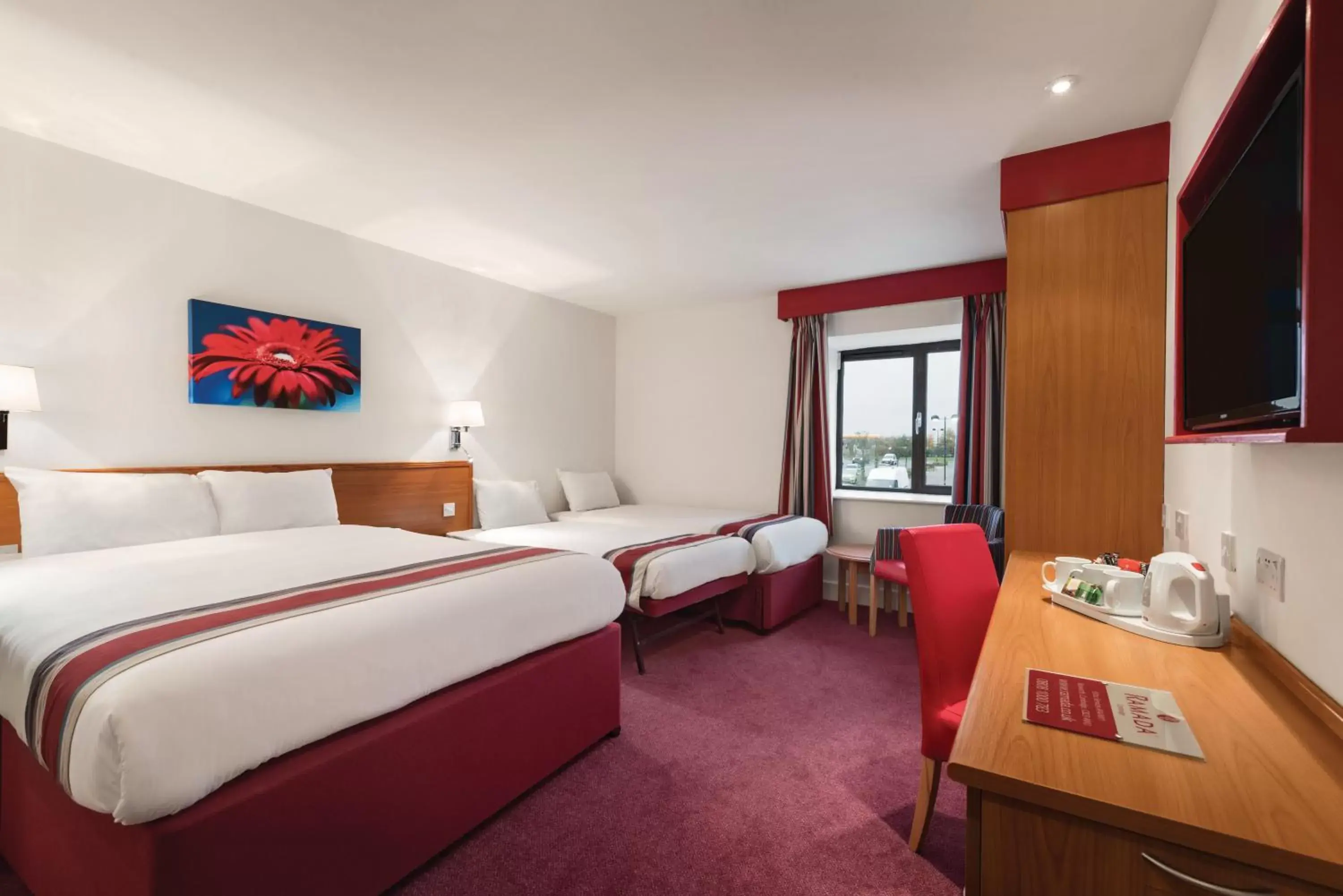 Photo of the whole room, Bed in Ramada Cambridge Photo of the whole room, Bed in Ramada Cambridge