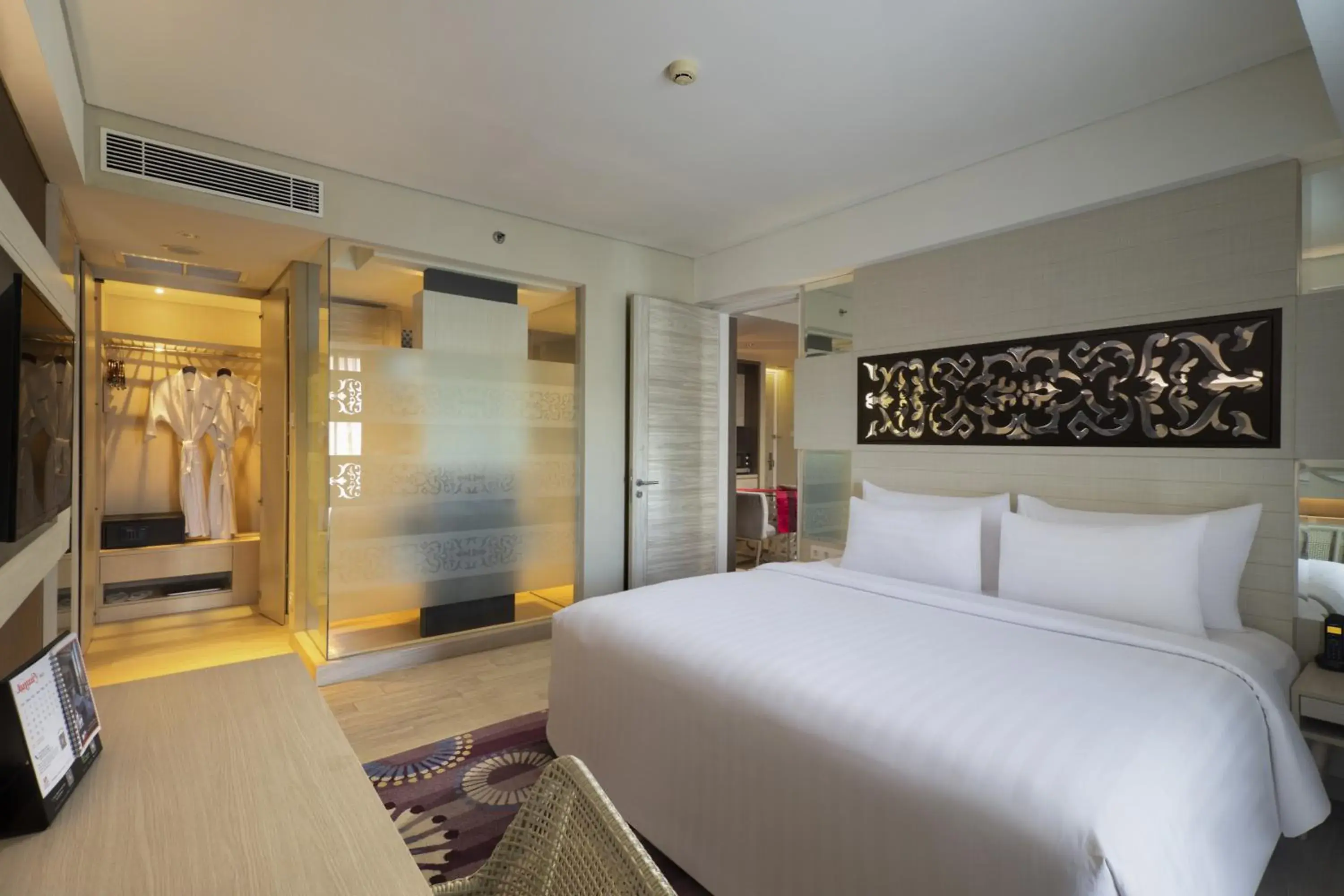 Bedroom, Bed in Swiss-Belhotel Tuban