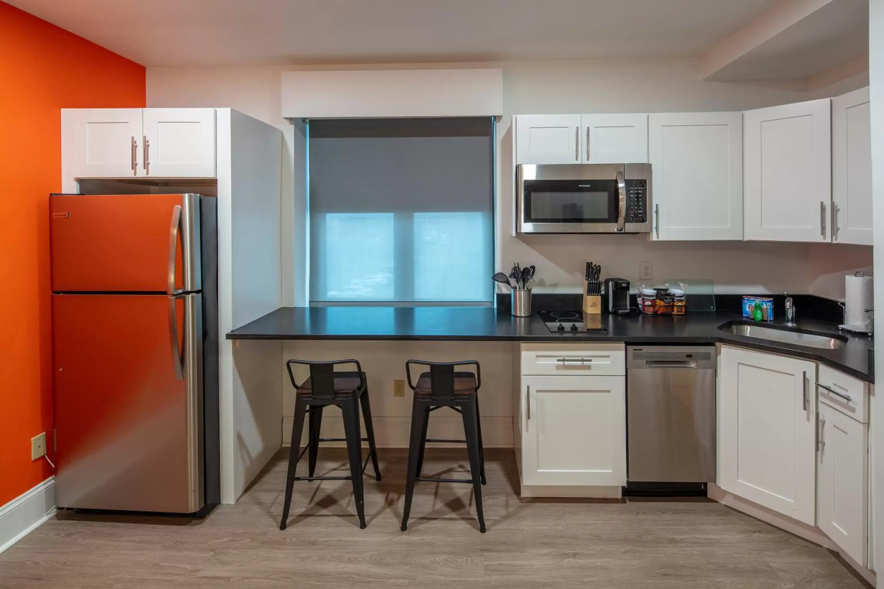 Kitchen or kitchenette, Kitchen/Kitchenette in Collegian Hotel & Suites, Trademark Collection by Wyndham