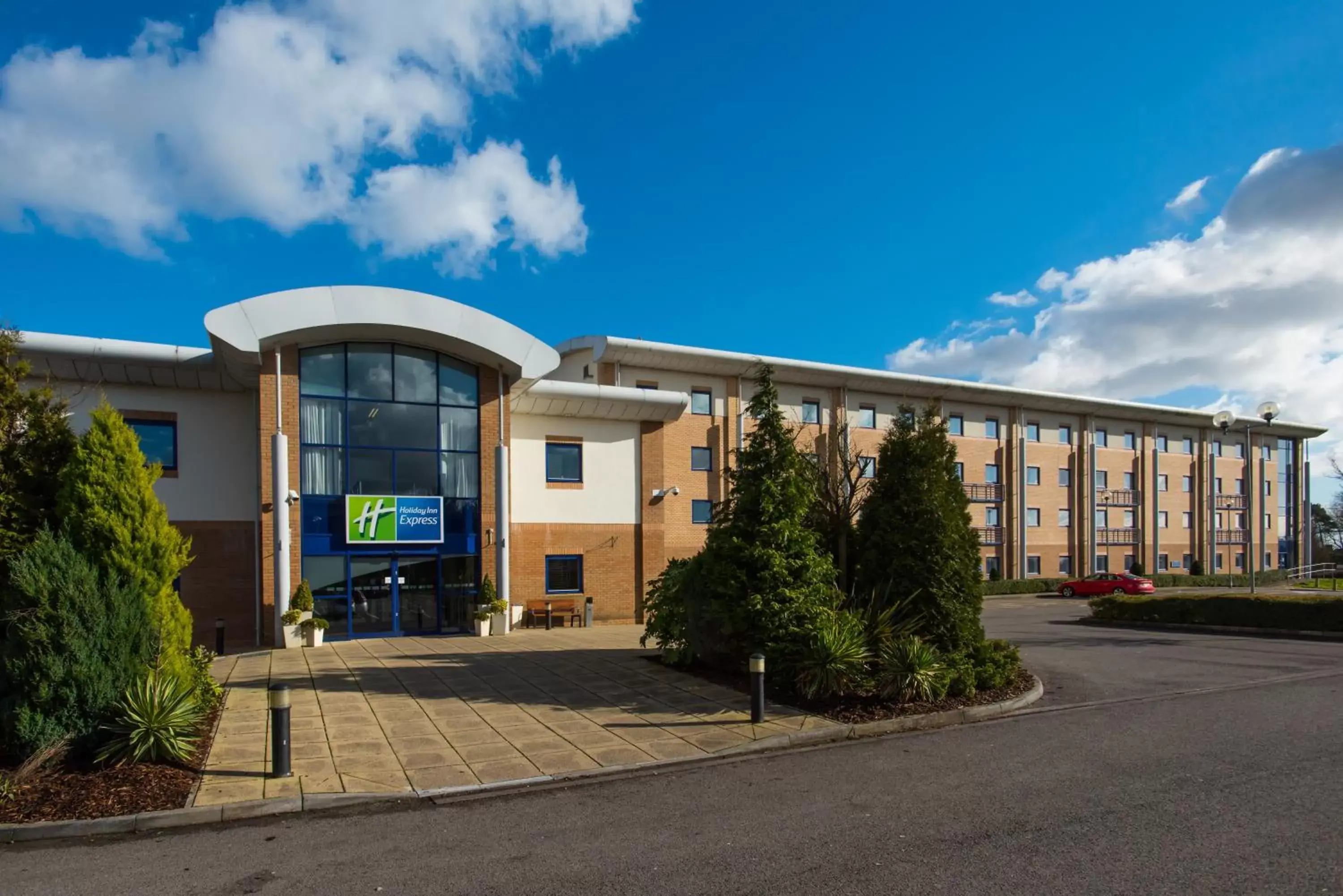 Property Building in Holiday Inn Express Newport, an IHG Hotel