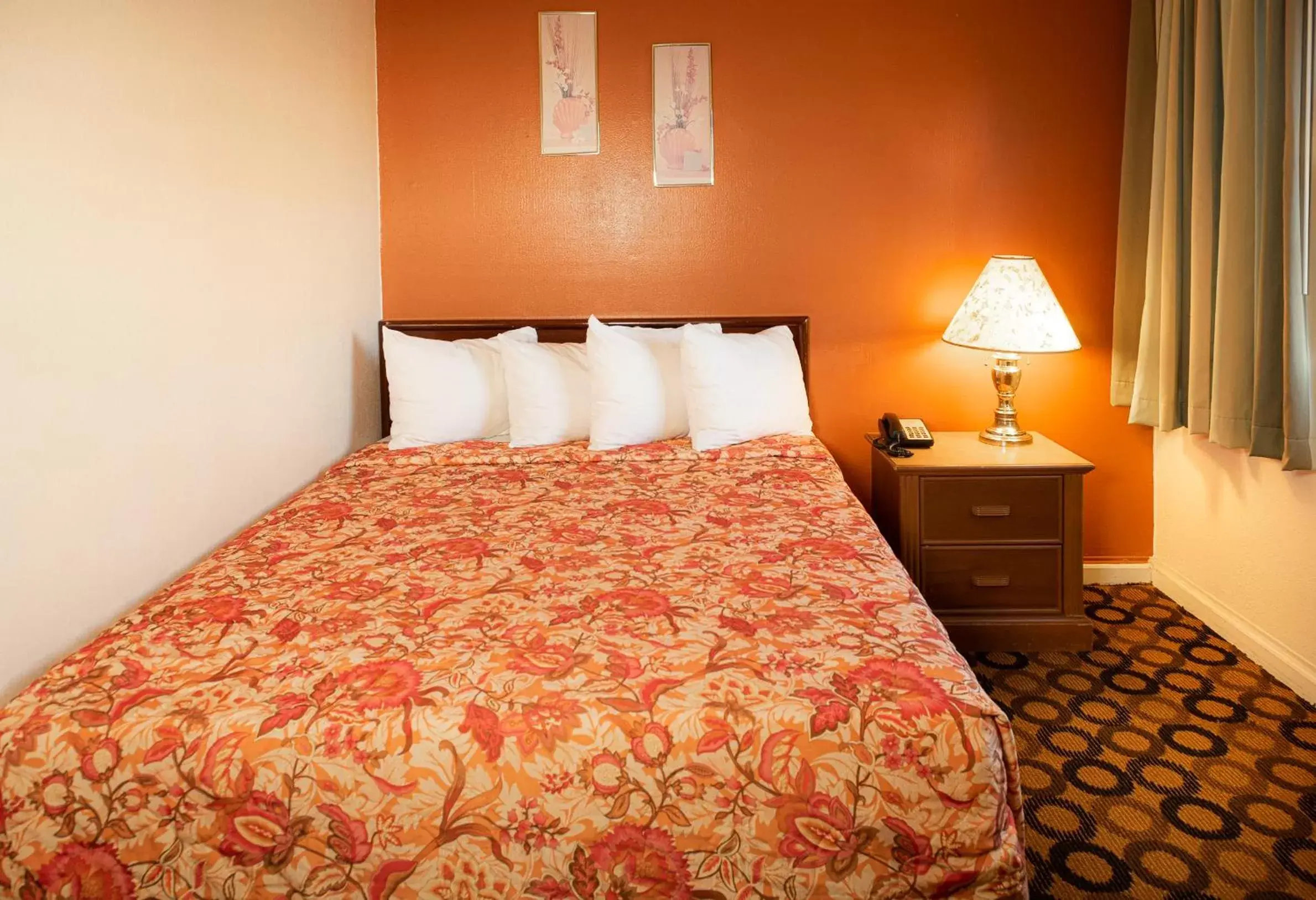 Bed in Granada Inn