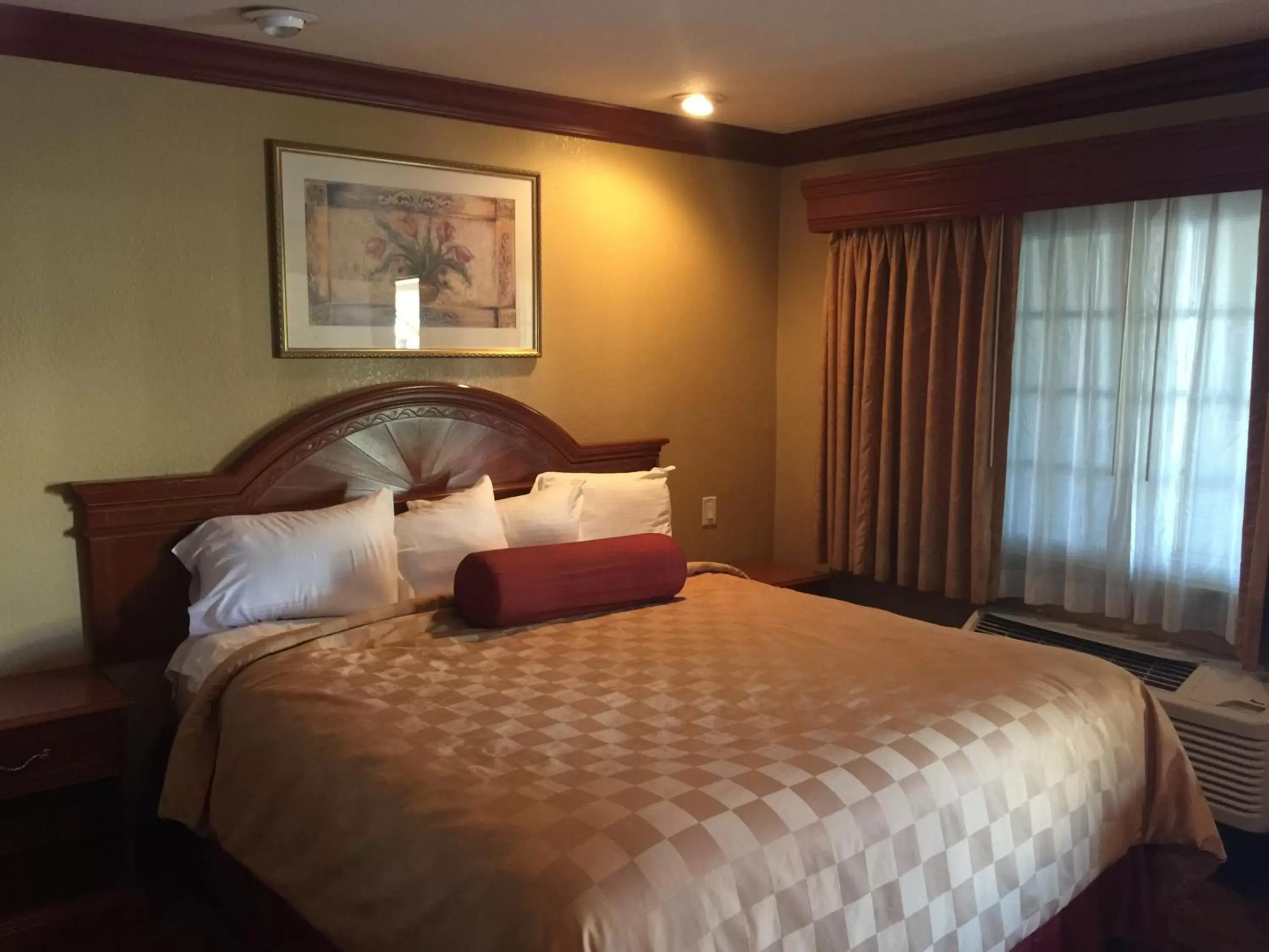 Bed in Thunderbird Lodge