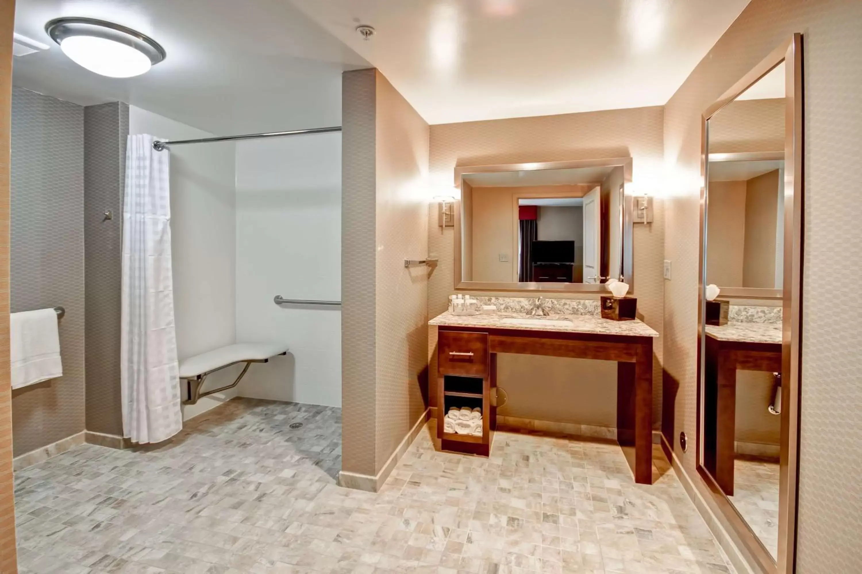 Bathroom in Homewood Suites by Hilton Bridgewater/Branchburg