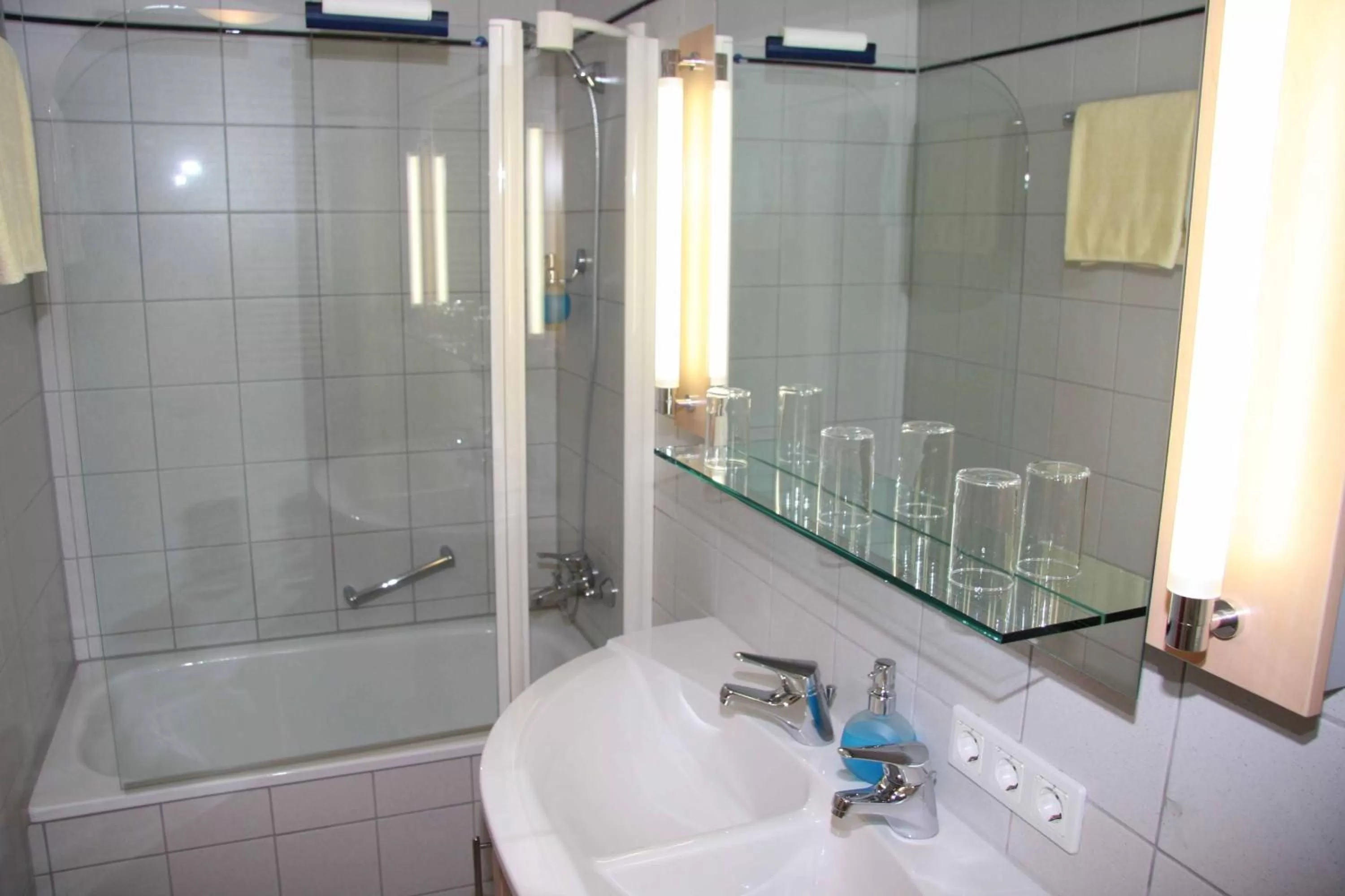 Bathroom in Nürnberger Trichter Family-Business Hotel Garni