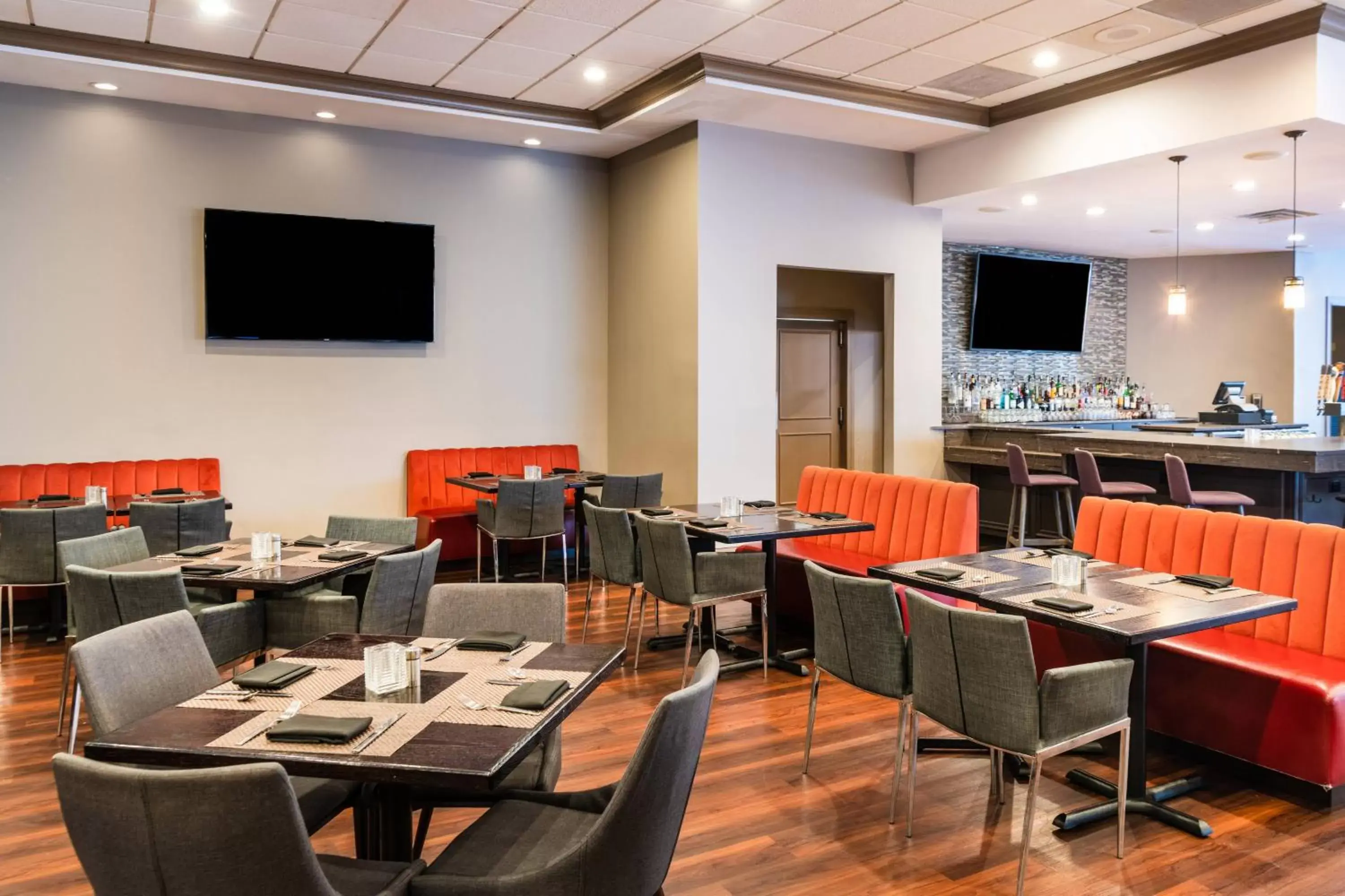 Restaurant/Places to Eat in Delta Hotels by Marriott Detroit Metro Airport