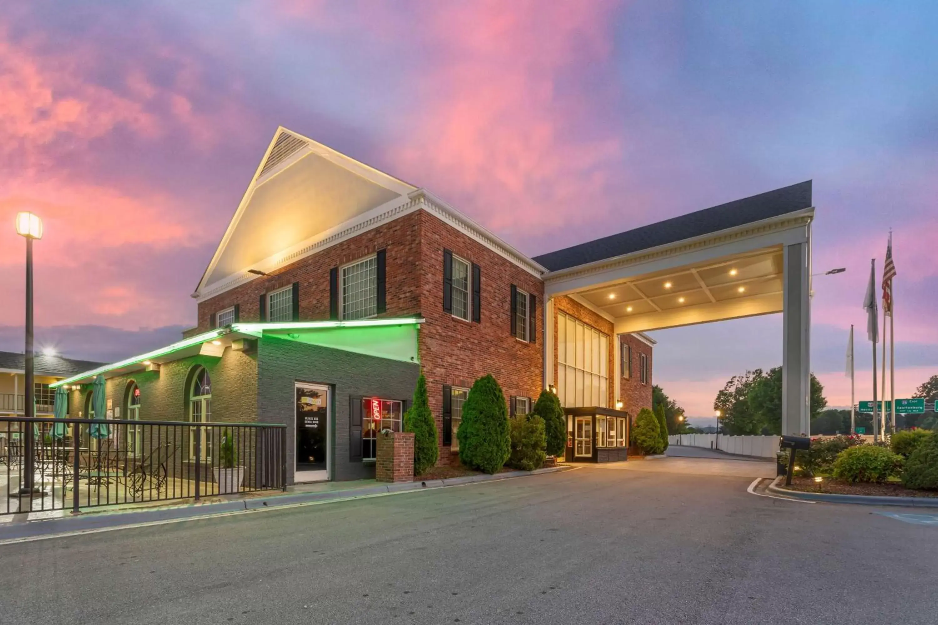 Property Building in Best Western Hendersonville Inn