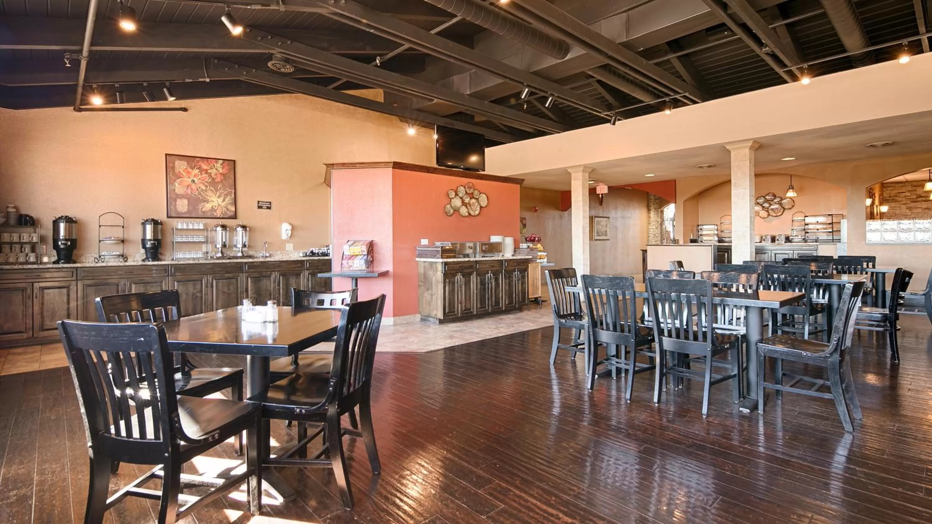 Restaurant/places to eat in Best Western Plus Raton Hotel