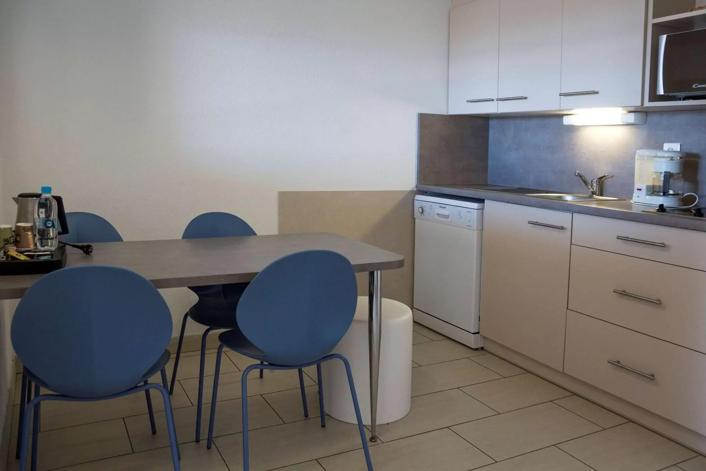 People, Kitchen/Kitchenette in Best Western Plus Ajaccio Amirauté