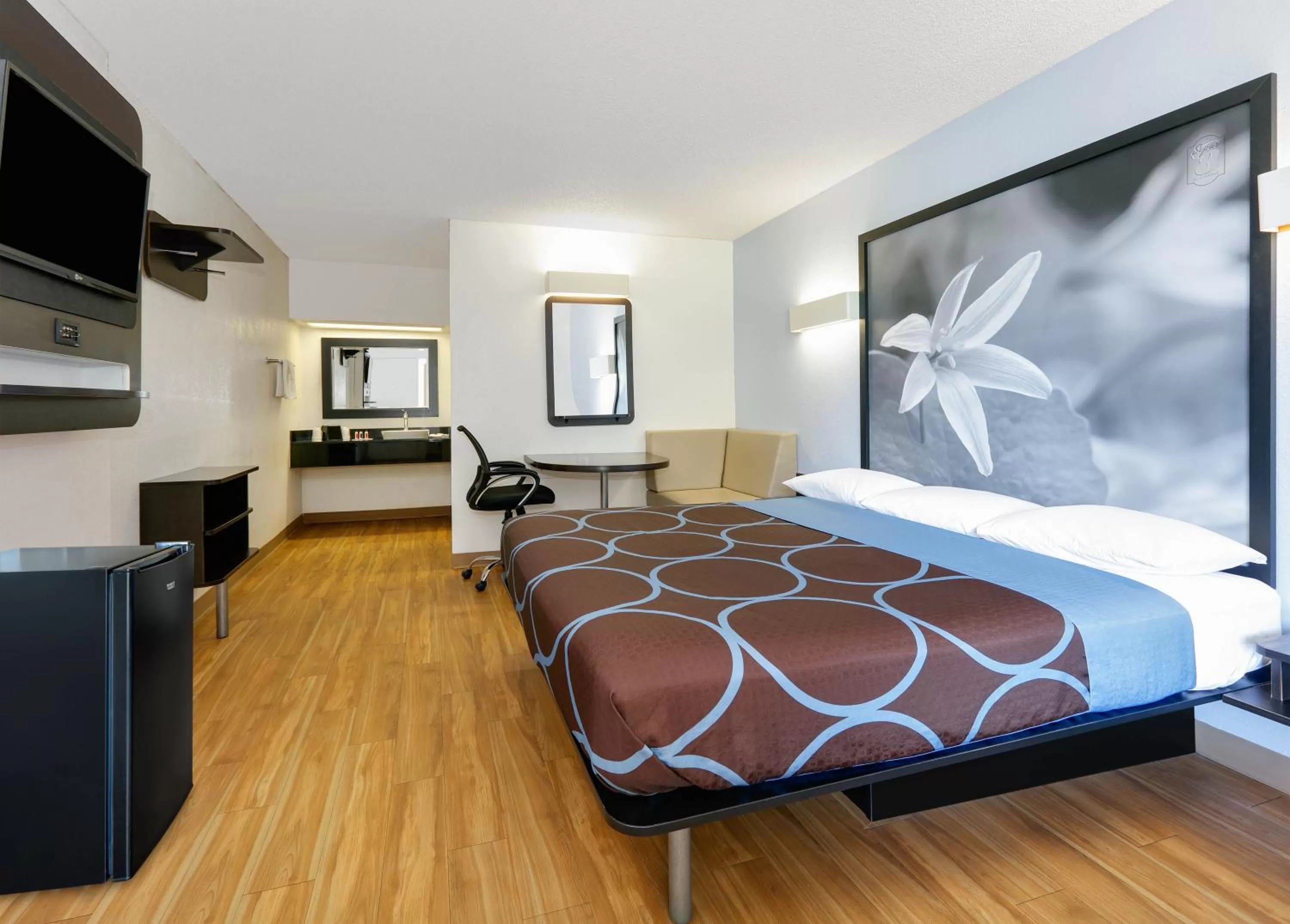 Photo of the whole room, Bed in Super 8 by Wyndham Fort Smith