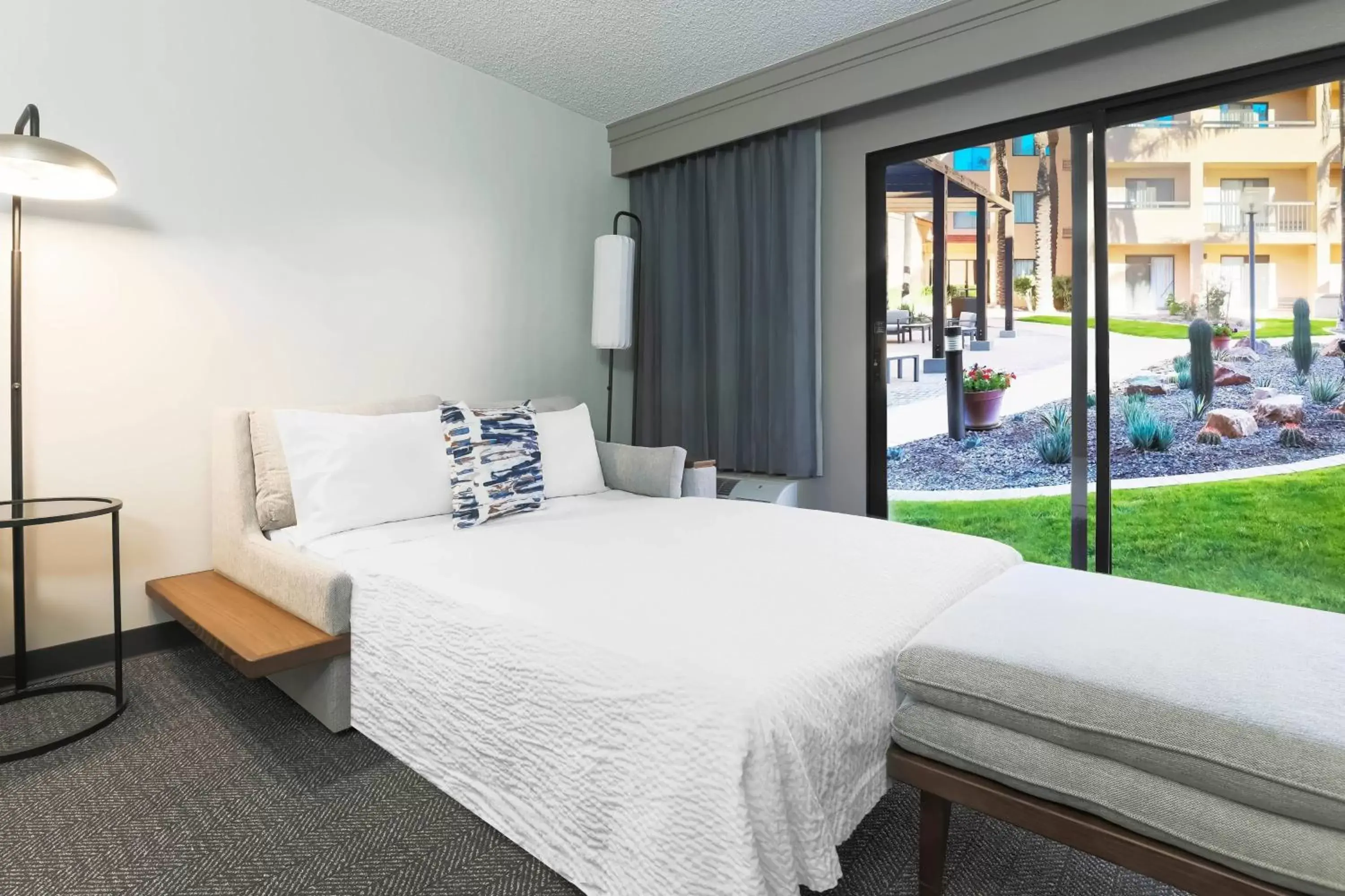 Photo of the whole room, Bed in Courtyard Tucson Airport