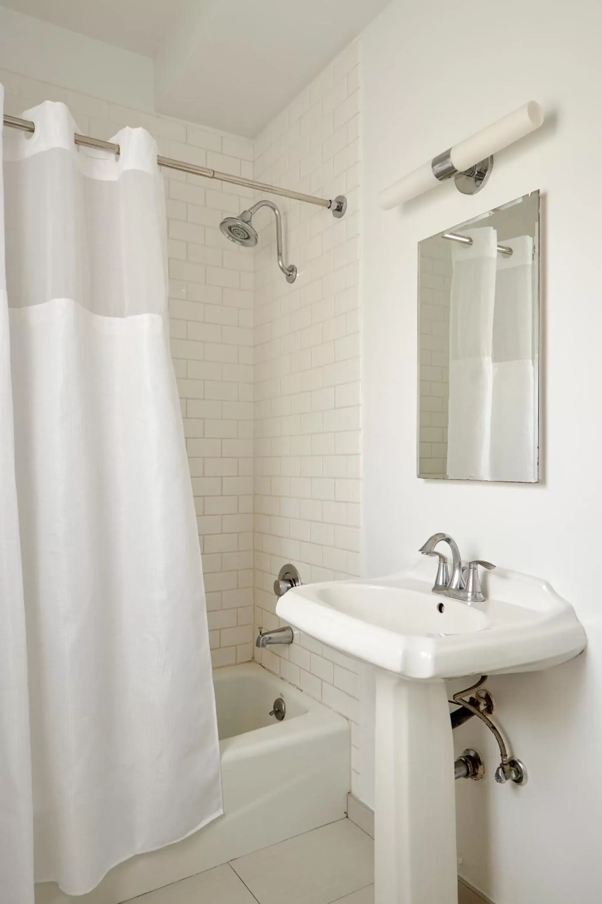 Bathroom in Beverly Terrace powered by Sonder