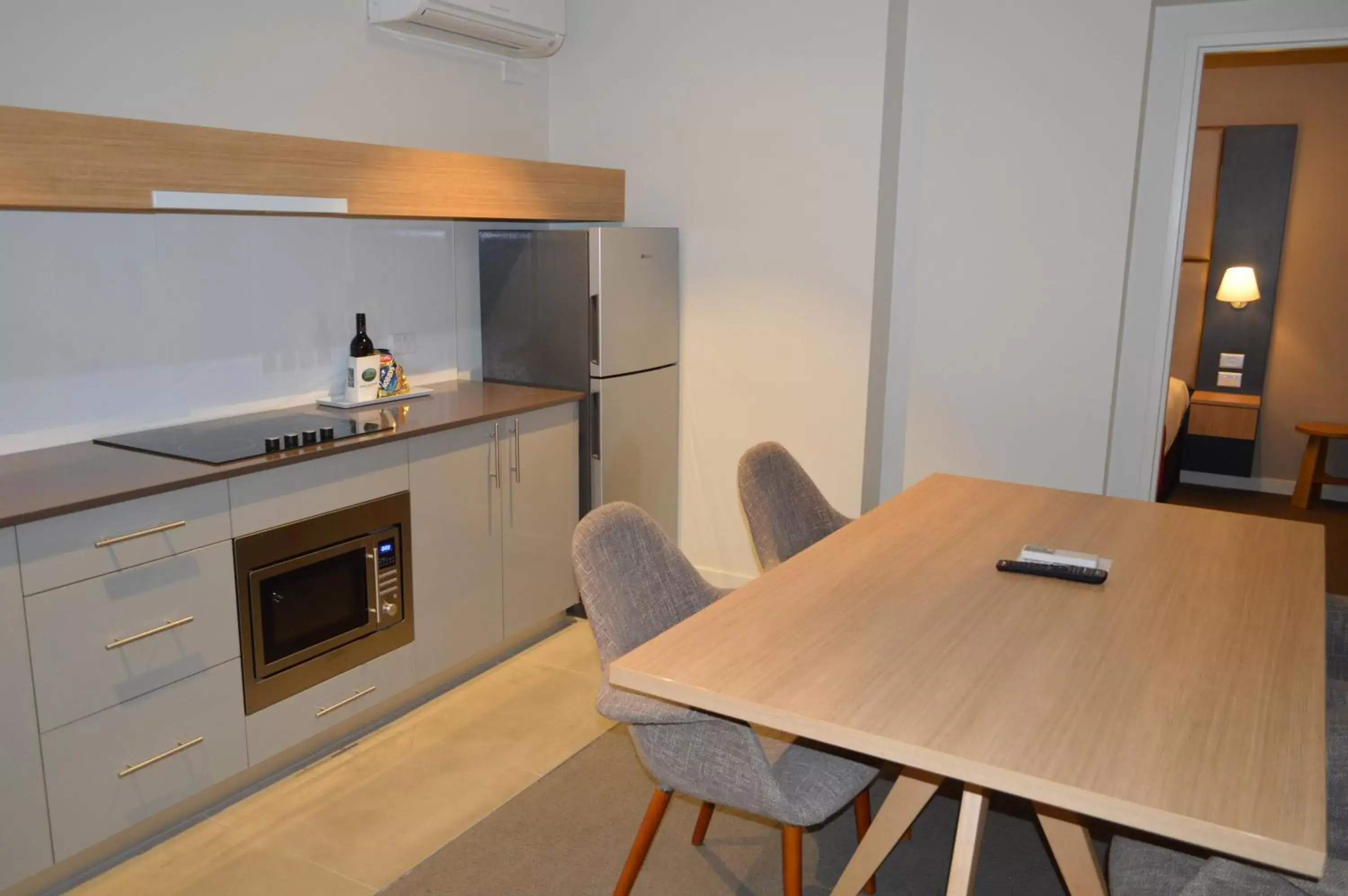 Kitchen or kitchenette, Kitchen/Kitchenette in Quality Hotel Parklake Shepparton