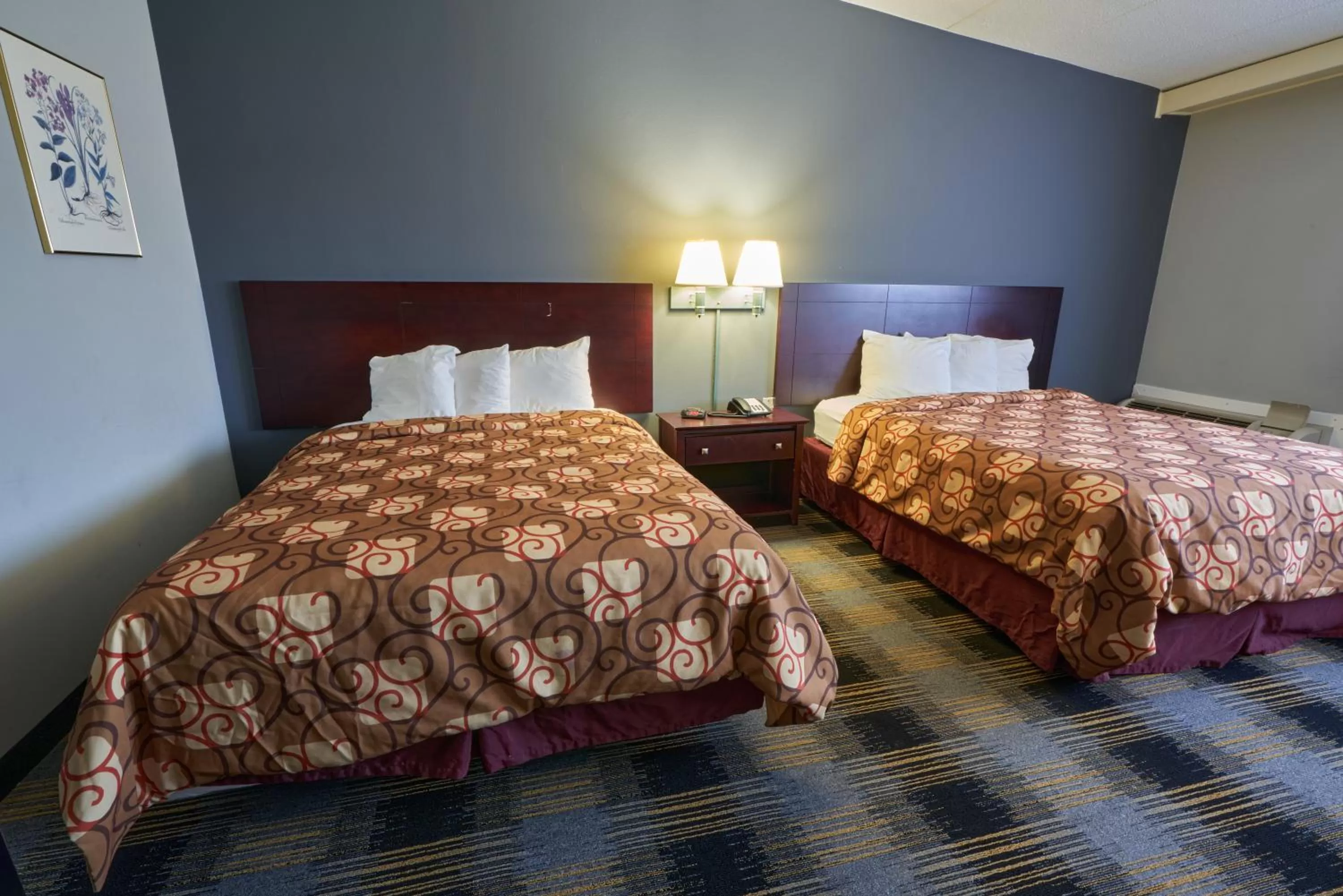 Bed in Riverview Inn & Suites