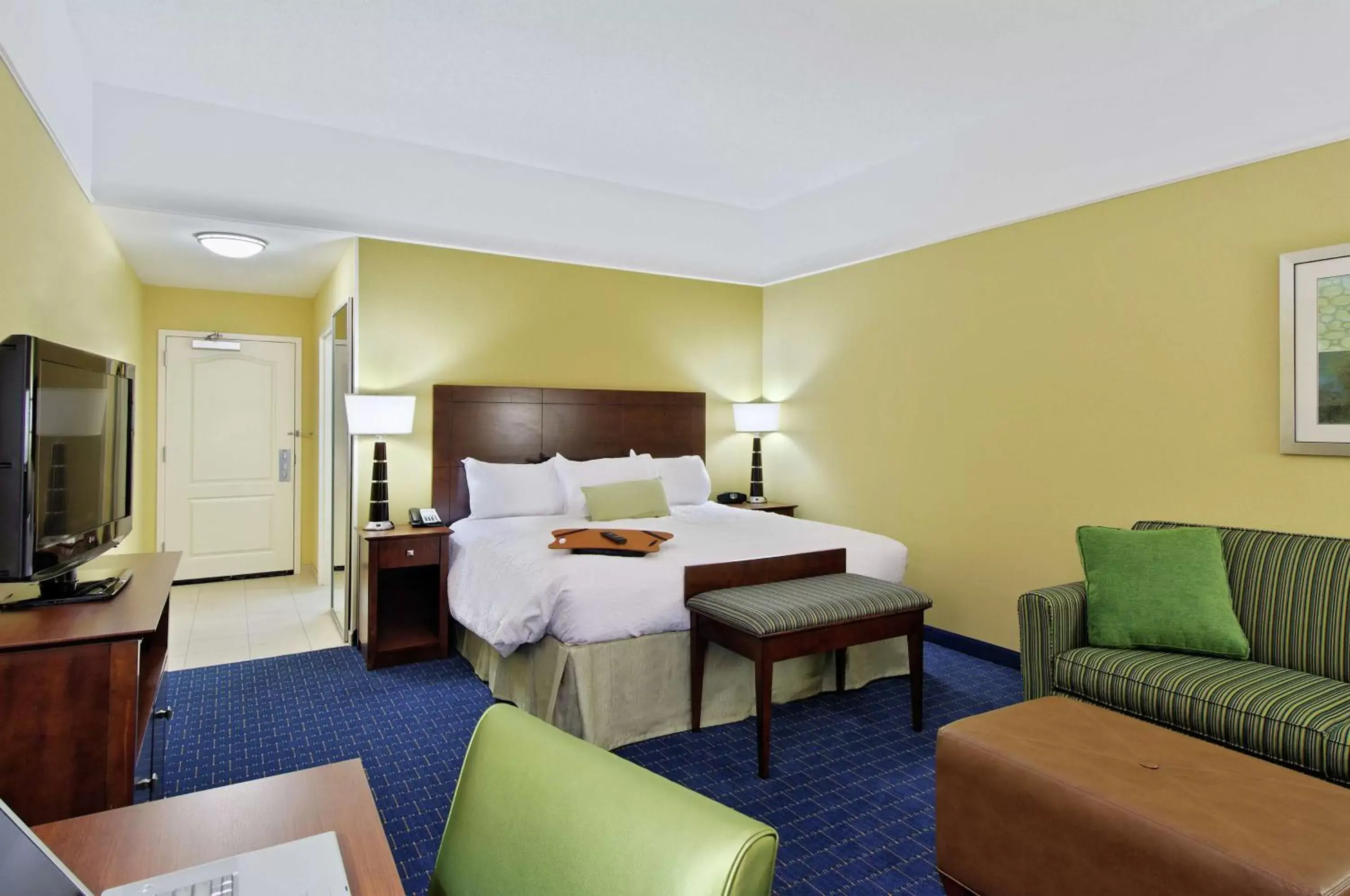 Bed in Hampton Inn & Suites Knoxville-Turkey Creek