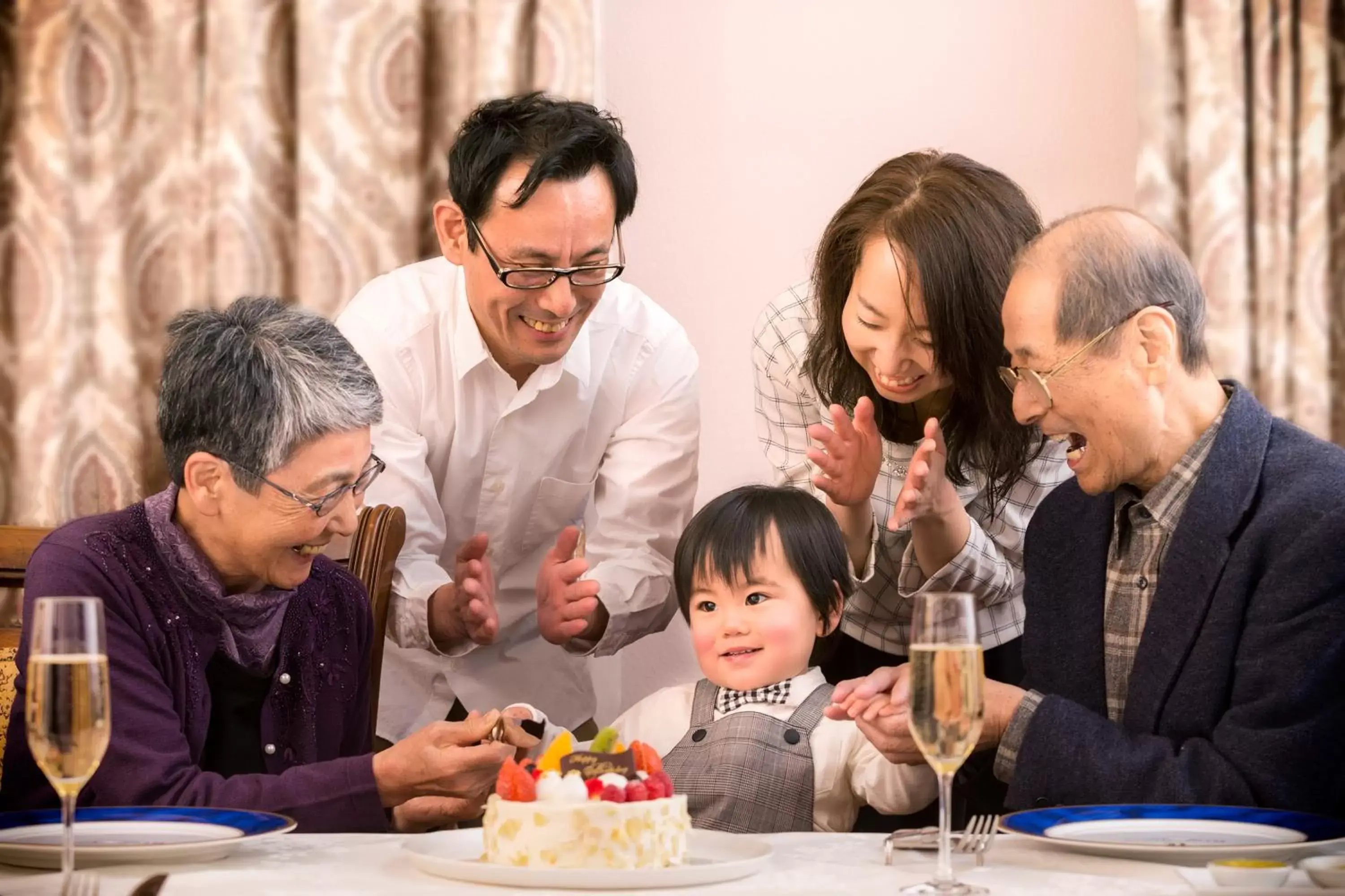 group of guests, Family in Hotel Neu Schloss Otaru