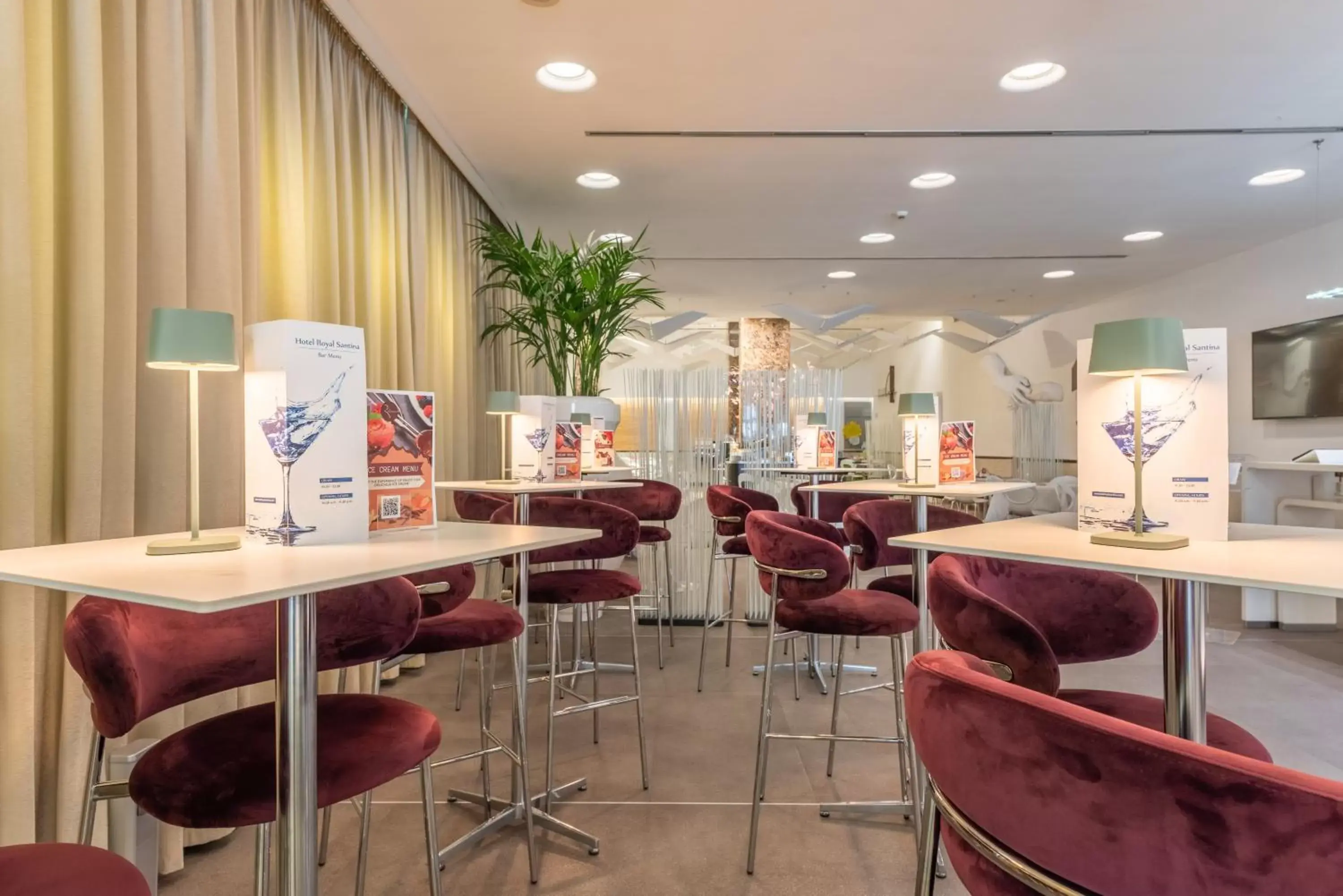 Lounge or bar, Restaurant/Places to Eat in Best Western Premier Hotel Royal Santina