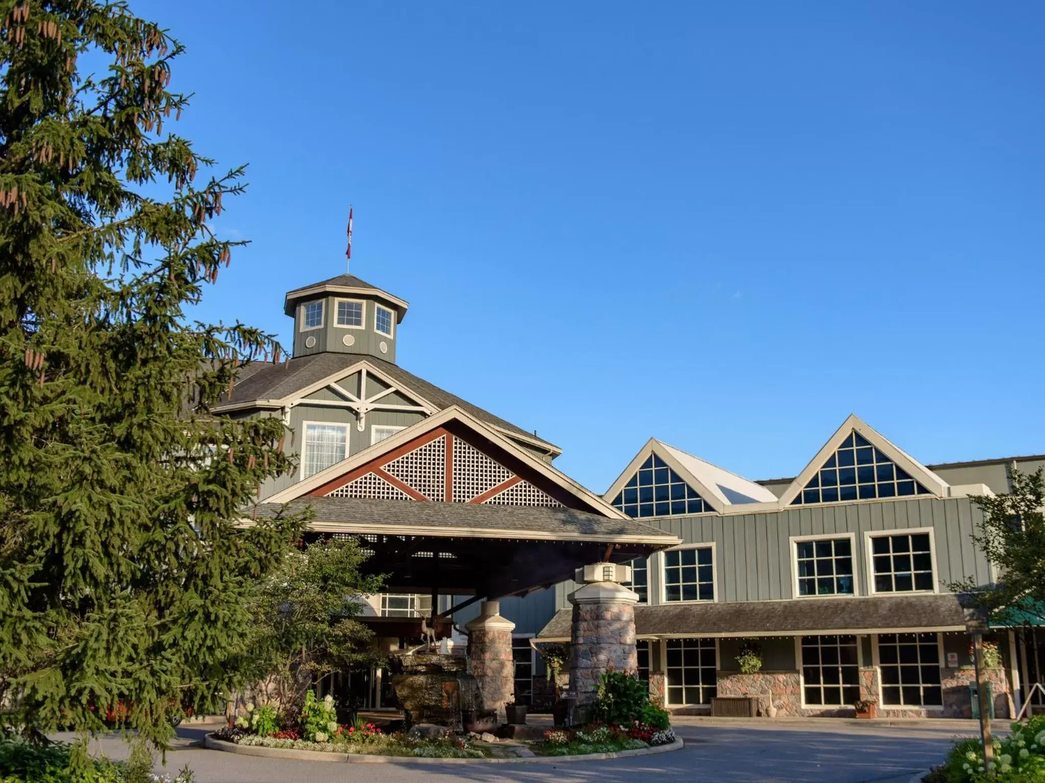 Facade/entrance in Deerhurst Resort