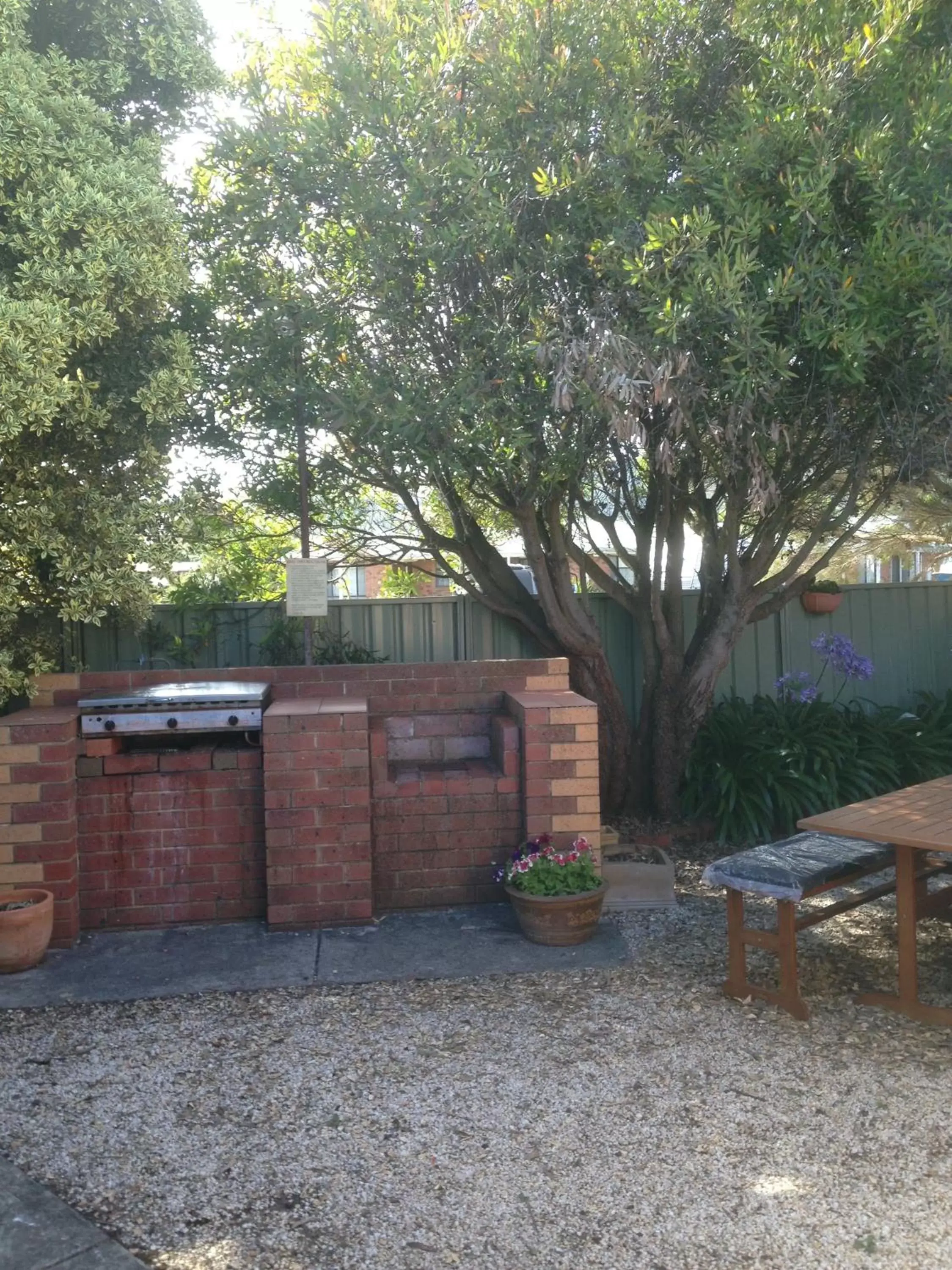 BBQ facilities in Beachcomber Motel & Apartments