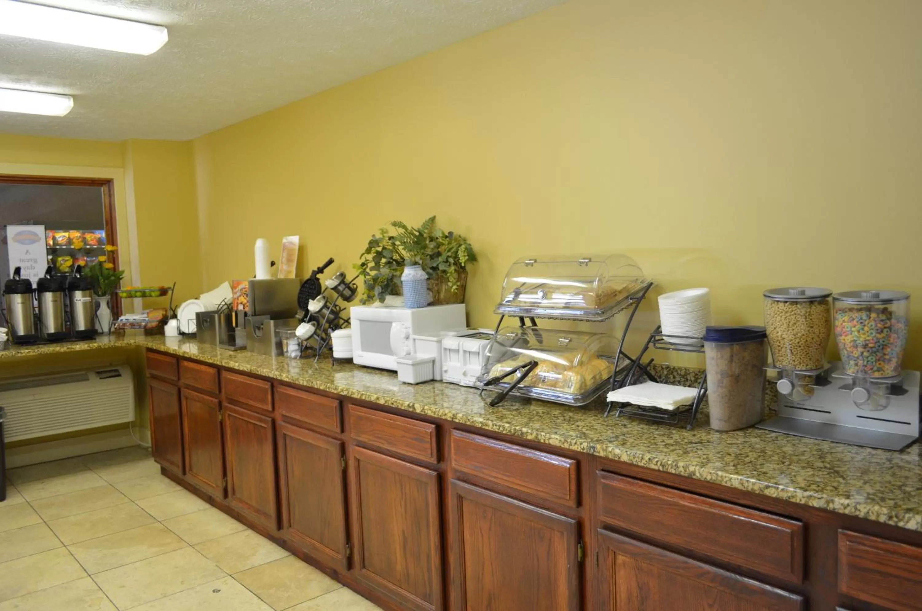 Food and drinks in Baymont by Wyndham Pigeon Forge near Island Drive