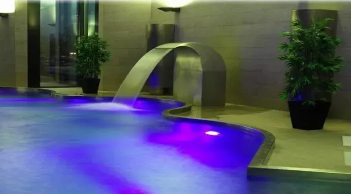 Hot Tub, Swimming Pool in Wellness Hotel Aquafit Sursee