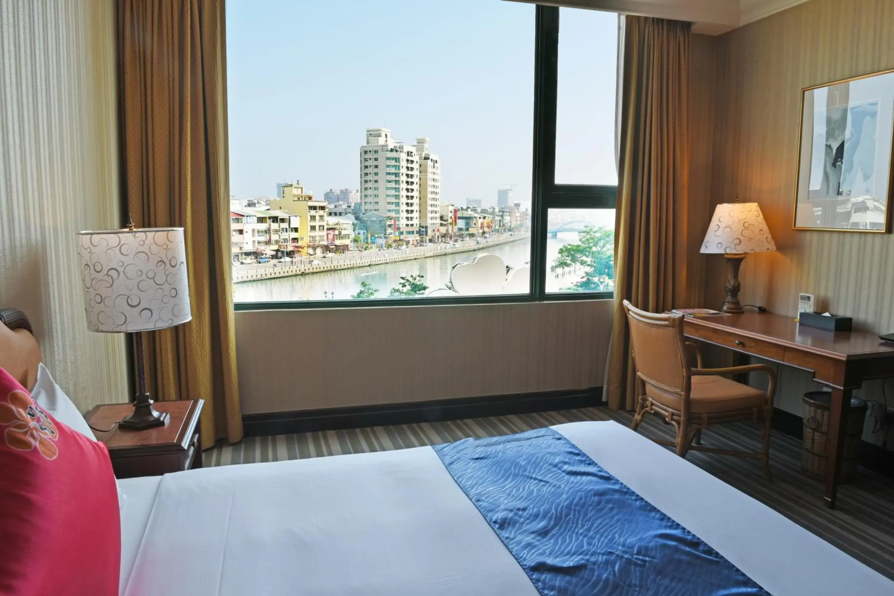 bunk bed in Wei-Yat Grand Hotel