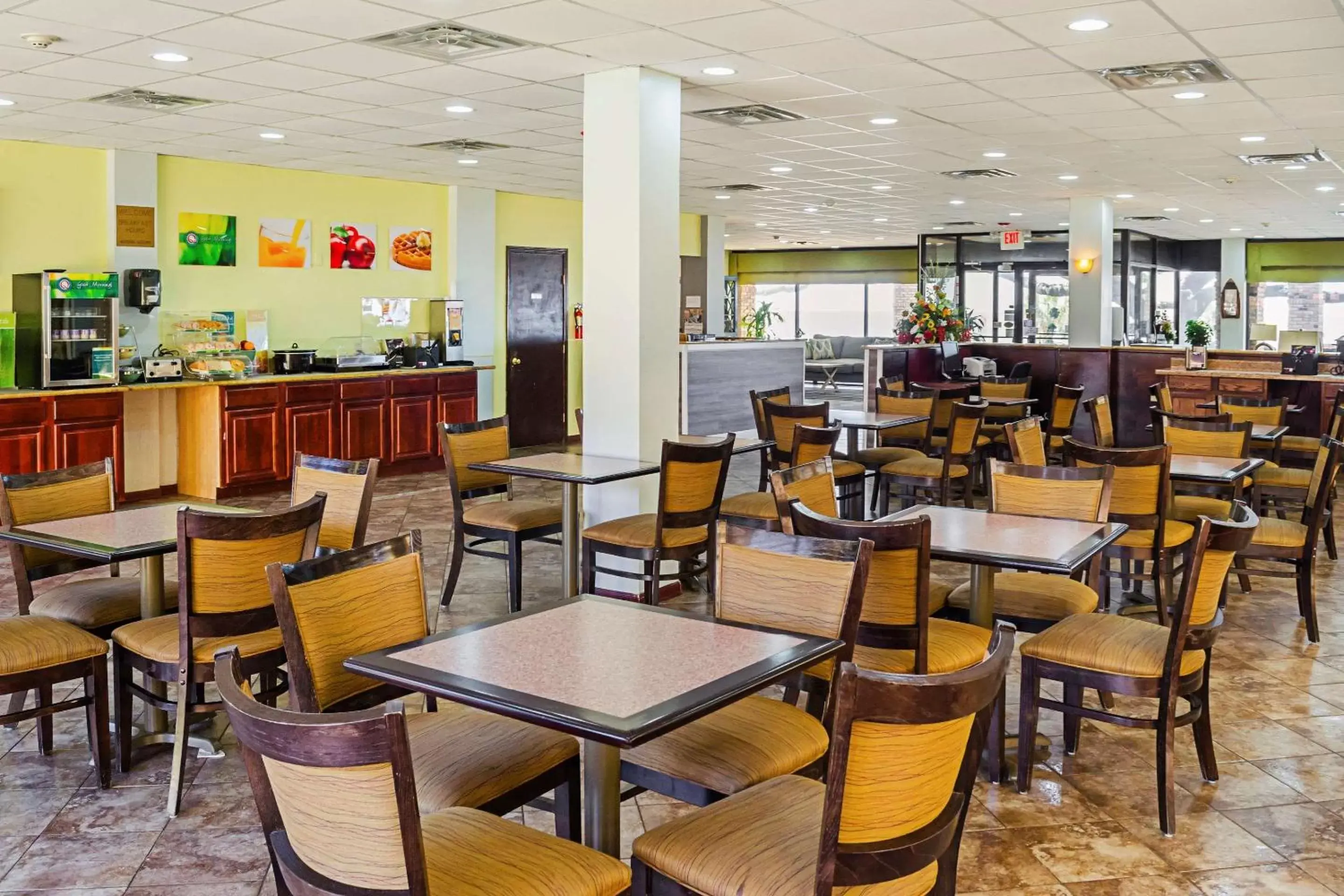 Restaurant/Places to Eat in Quality Inn Biloxi Beach