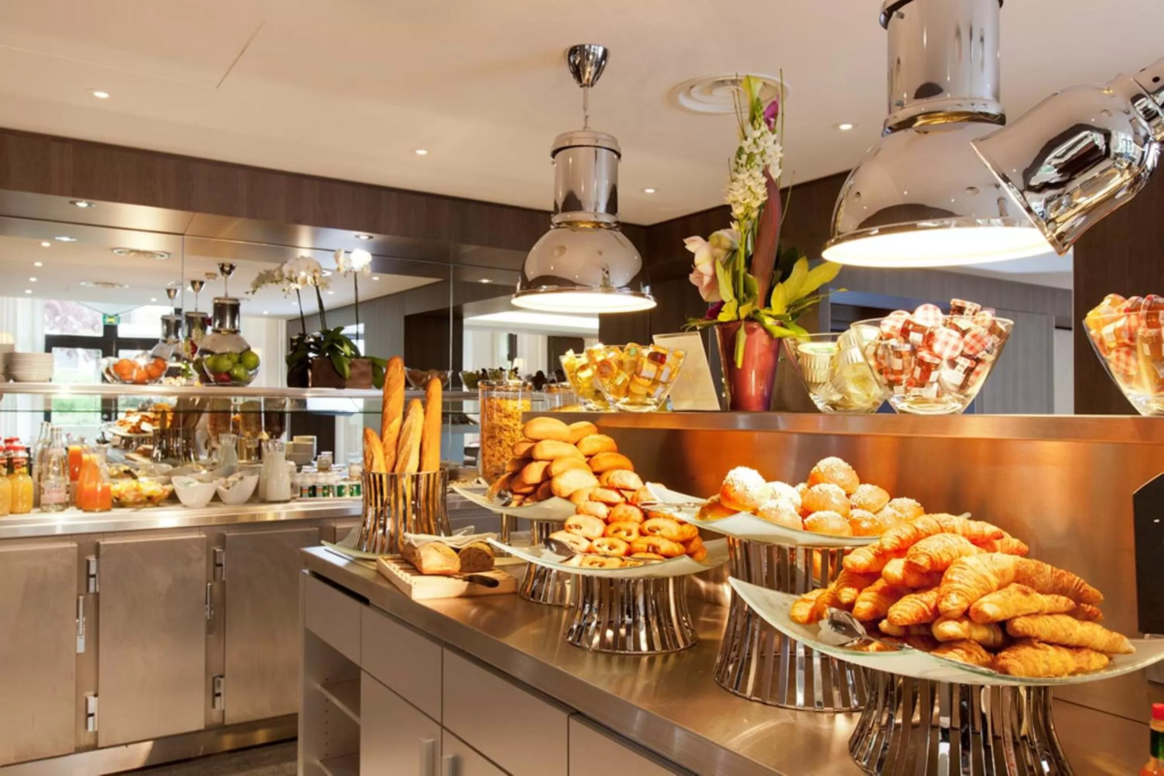 Restaurant/places to eat in Mercure Paris Porte De Versailles Expo