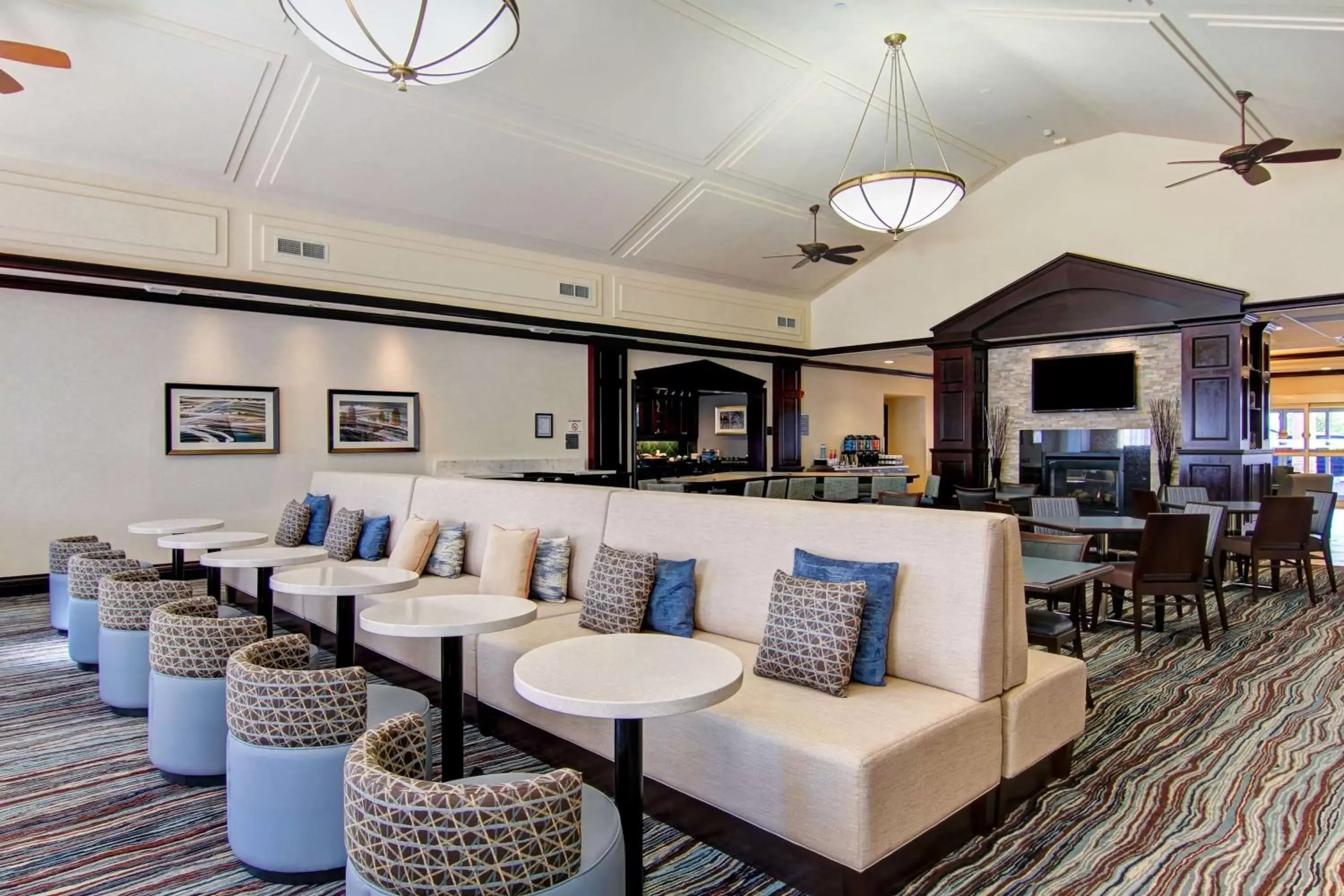 Lobby or reception, Lounge/Bar in Homewood Suites by Hilton Toronto-Mississauga