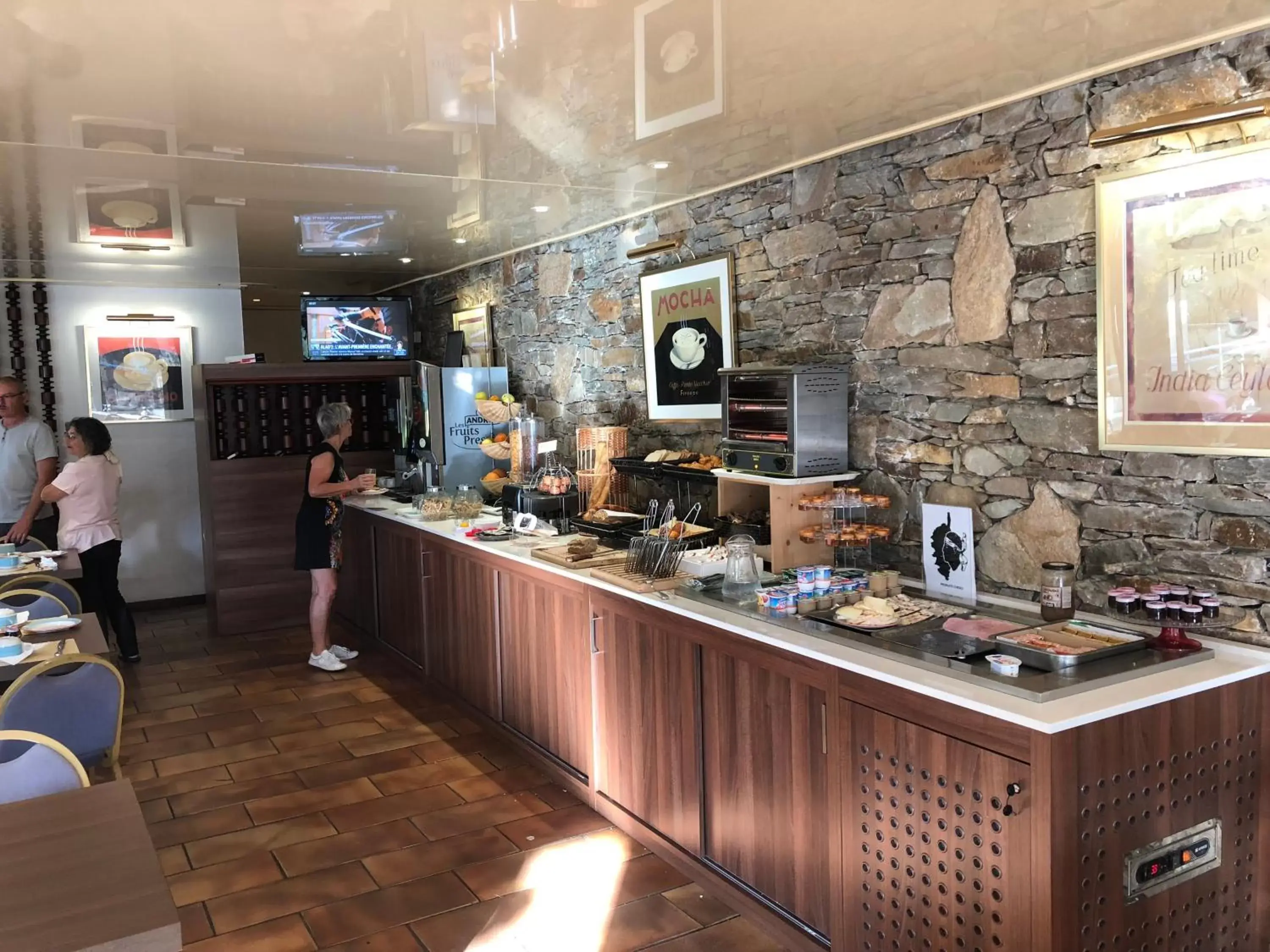 Restaurant/places to eat in Castel Vecchio Restaurant/places to eat in Castel Vecchio