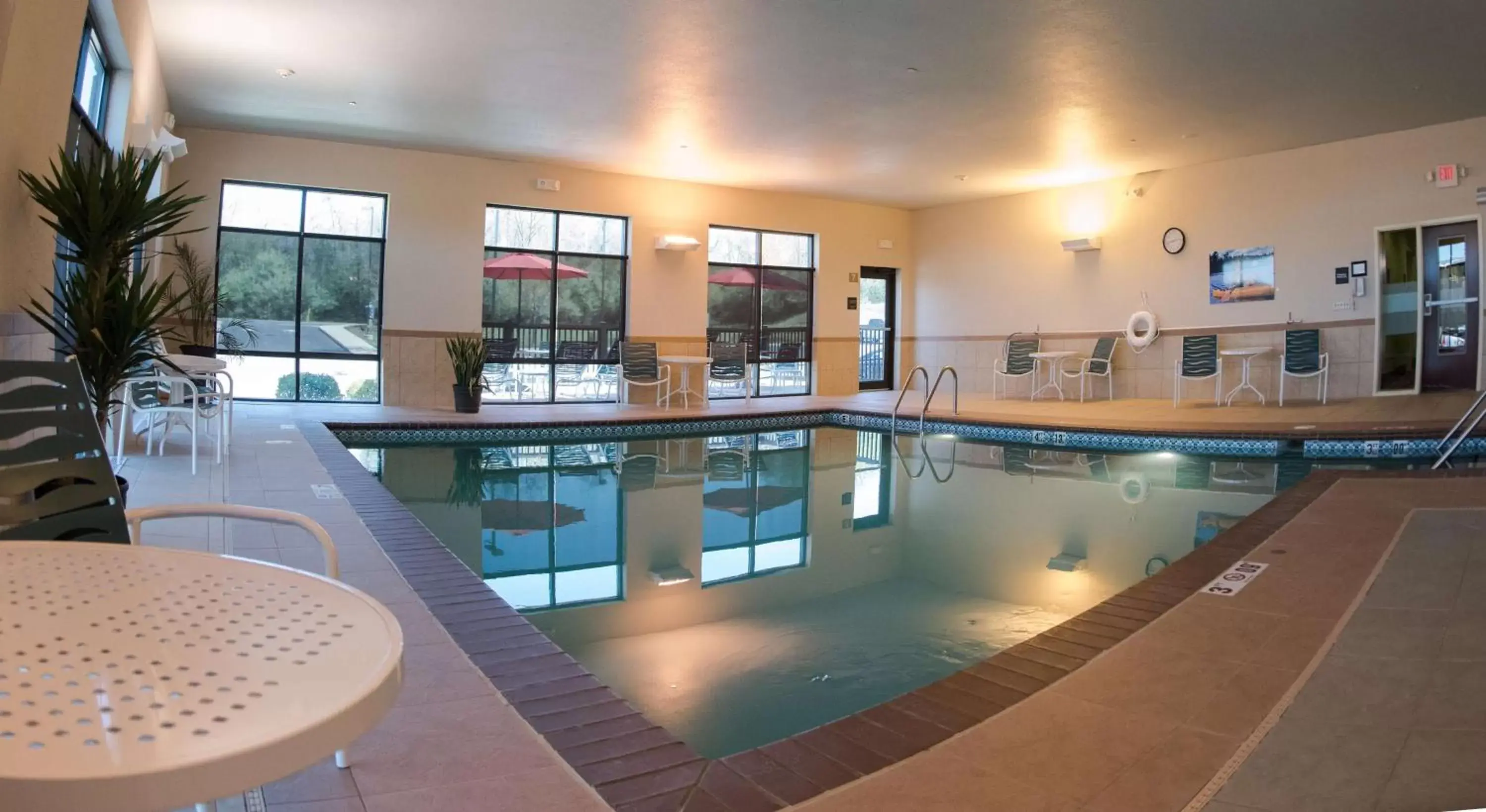 Pool view, Swimming Pool in Hampton Inn and Suites Woodstock, Virginia