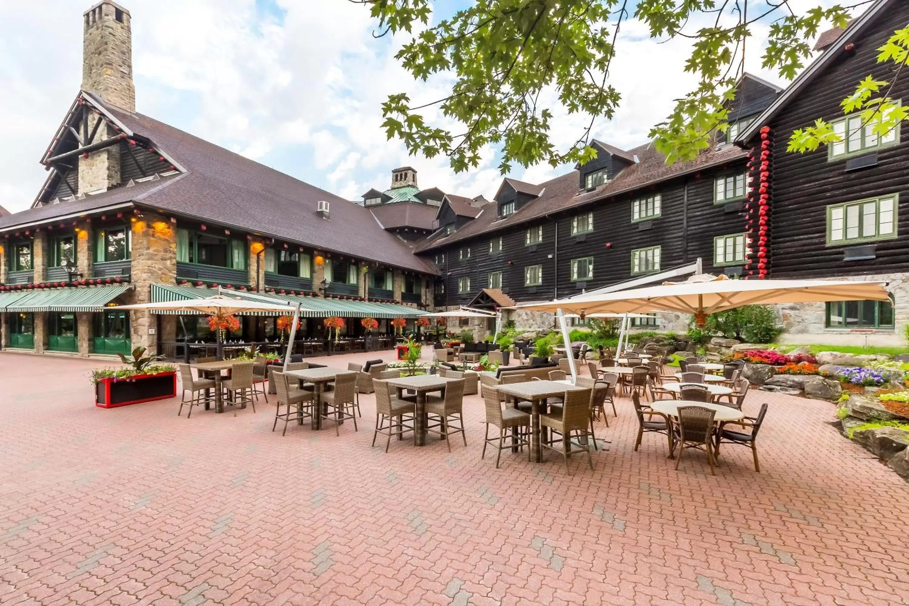 Restaurant/Places to Eat in Fairmont Le Chateau Montebello