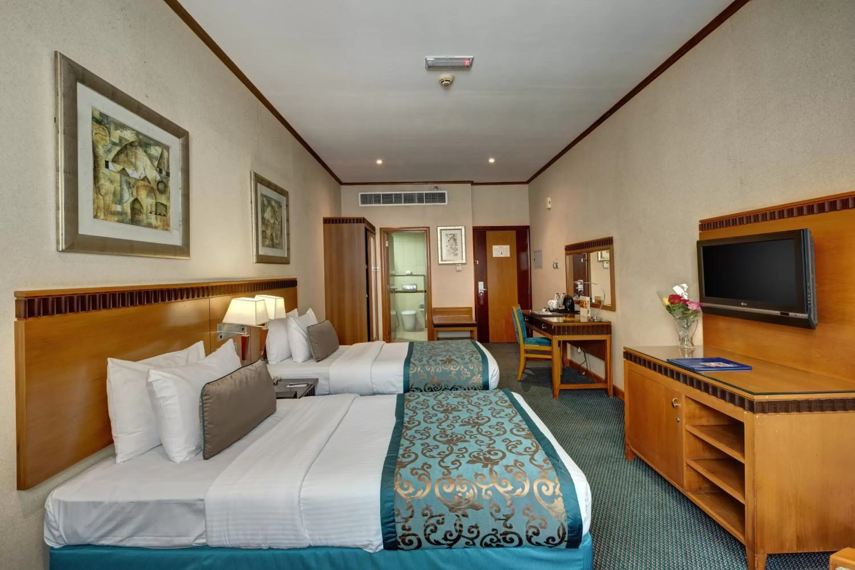 Bed in Golden Tulip Hotel Al Barsha