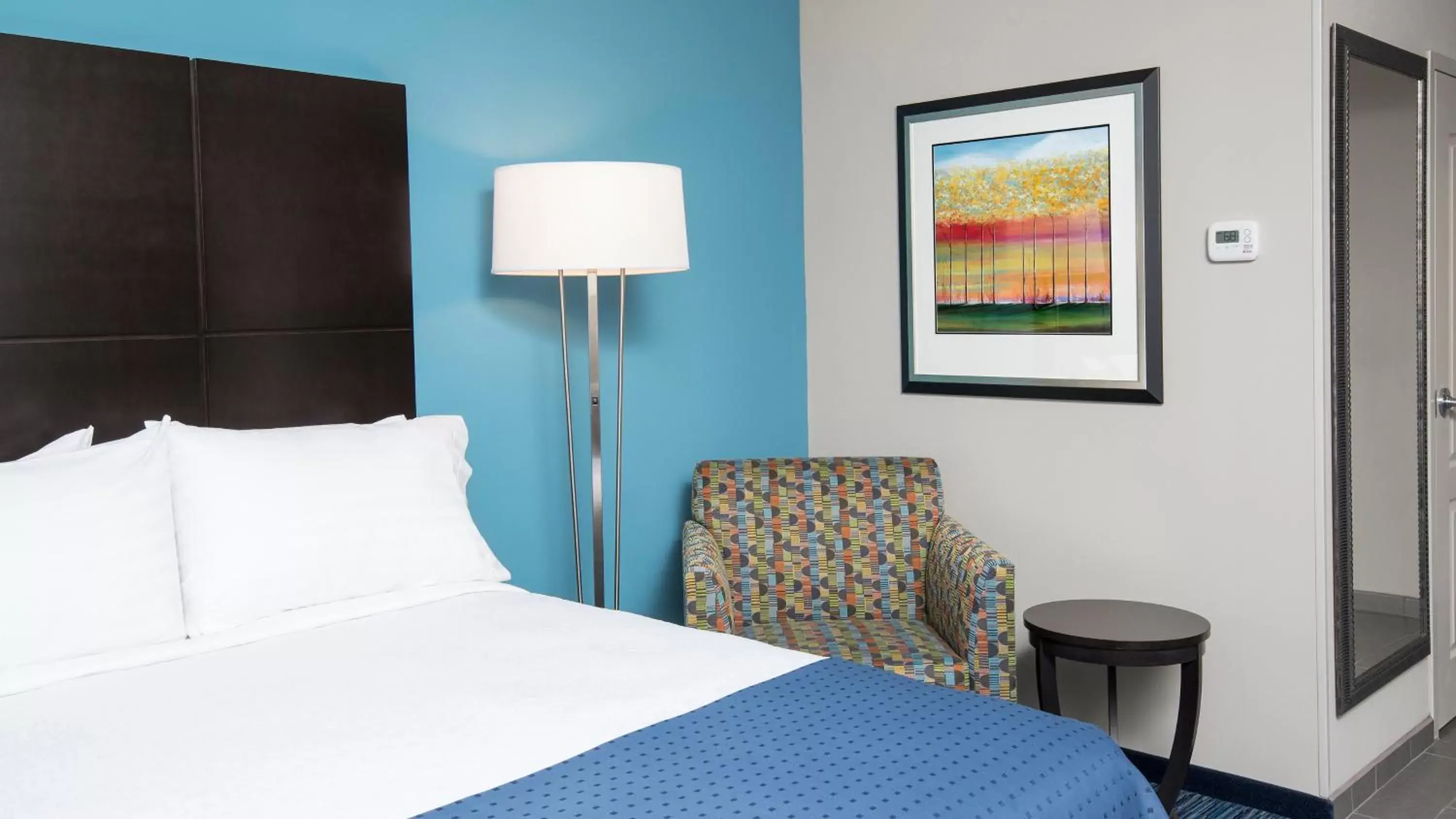 Photo of the whole room, Bed in Holiday Inn Indianapolis Airport, an IHG Hotel