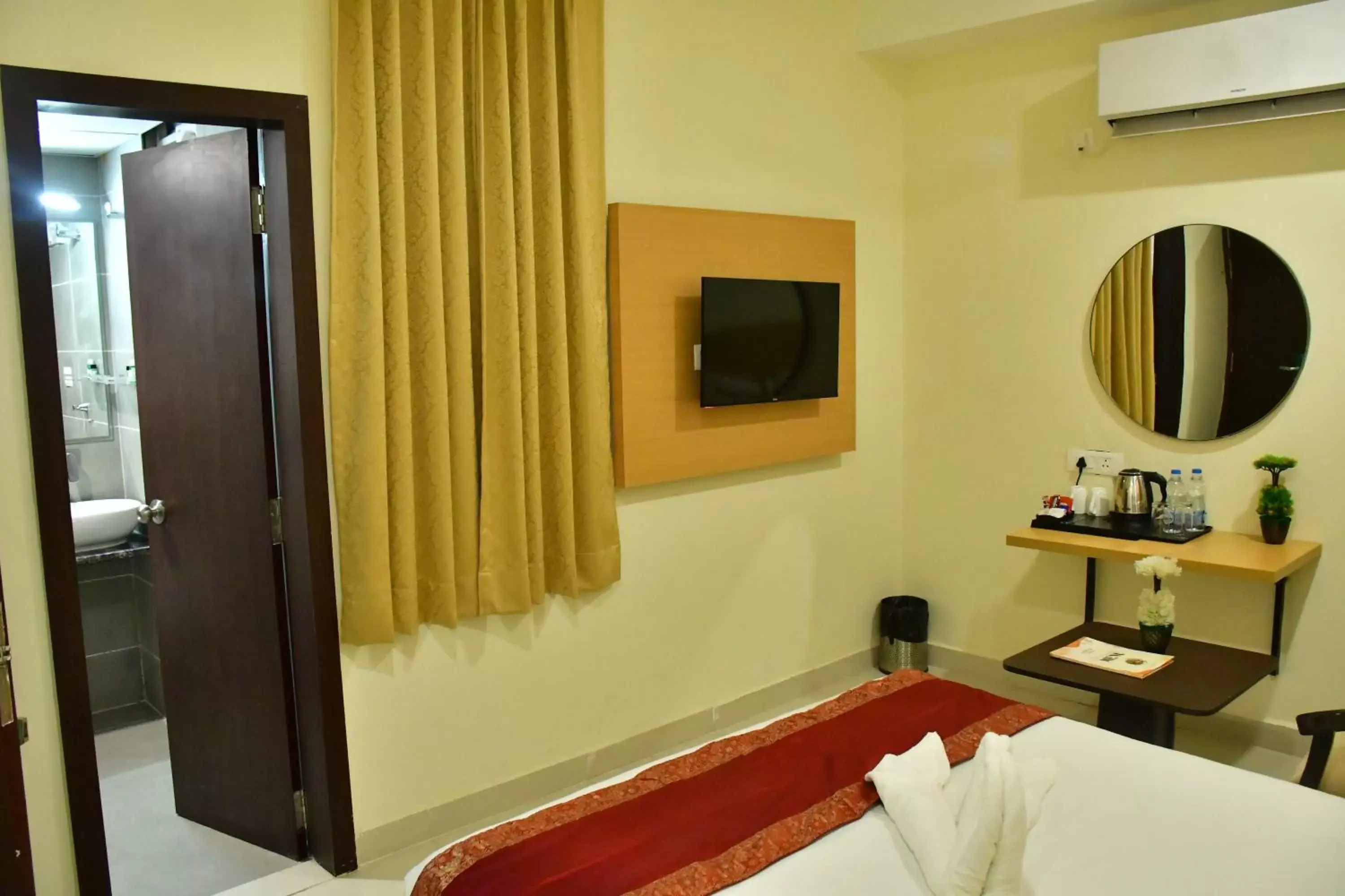 Bed in Hotel Yatharth Inn Bed in Hotel Yatharth Inn