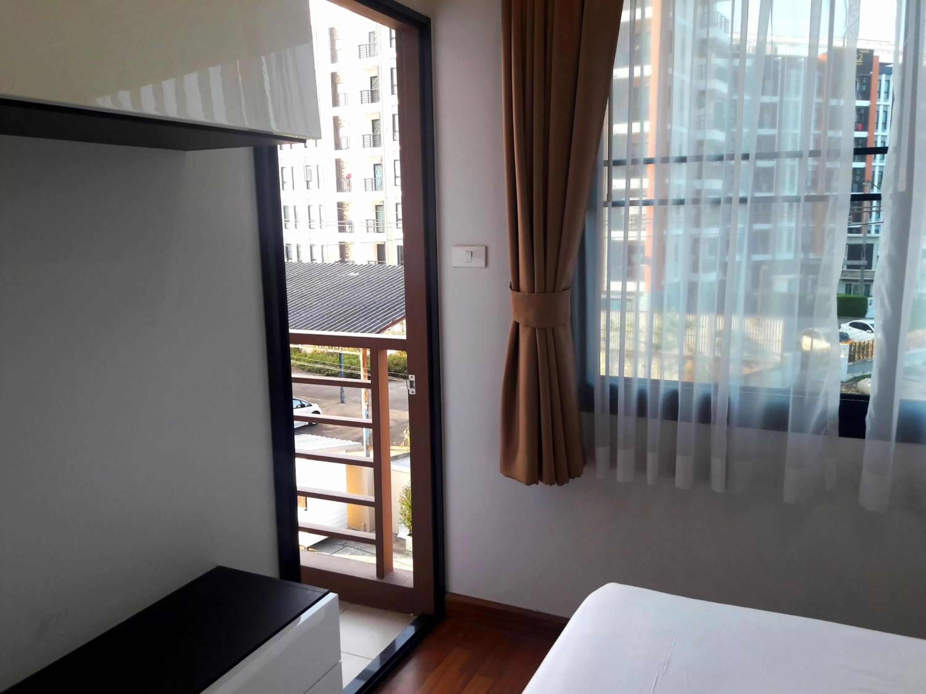 Balcony/Terrace, Bed in V-twin Donjan Service Apartment