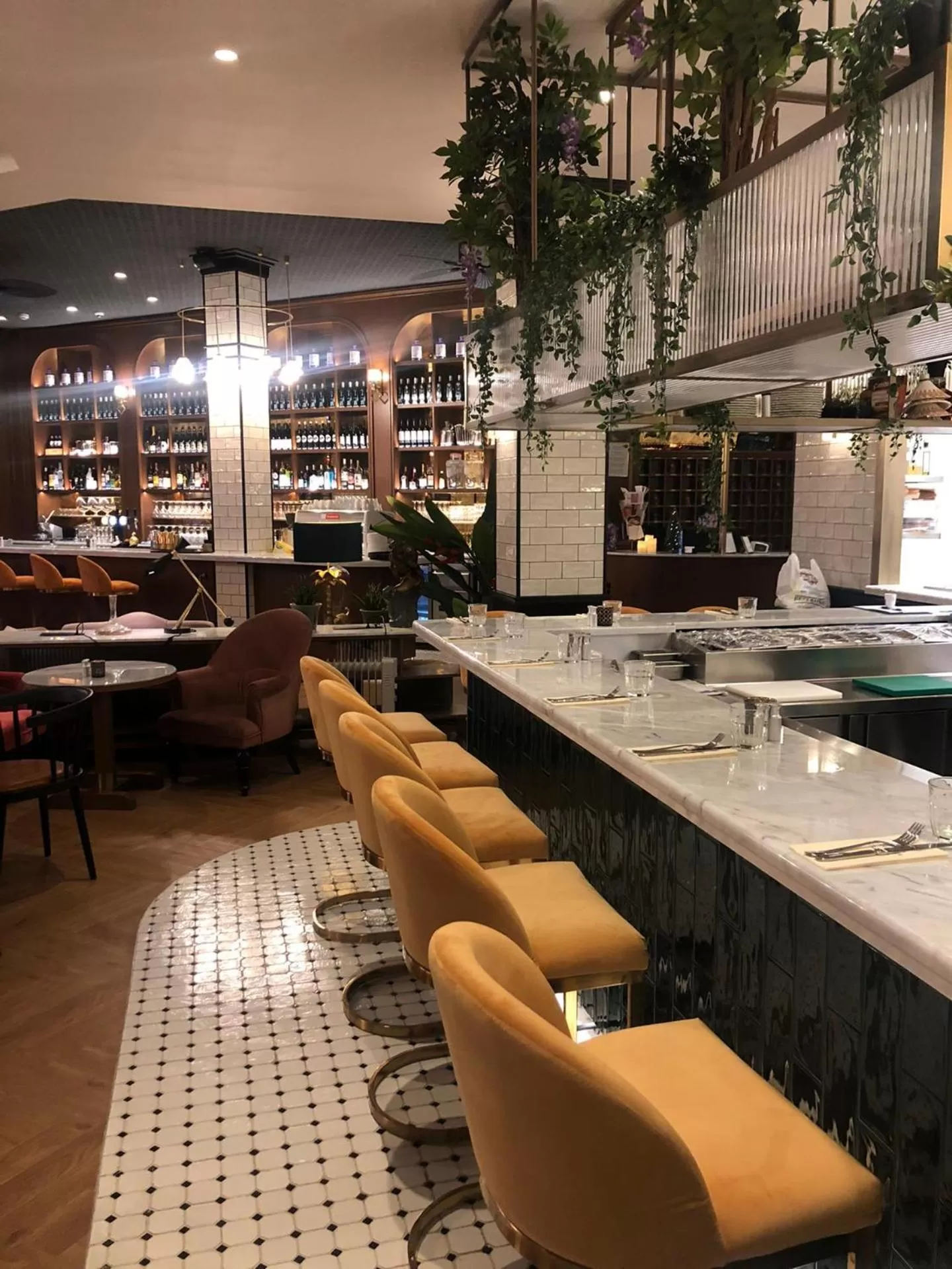 Restaurant/places to eat in Craves