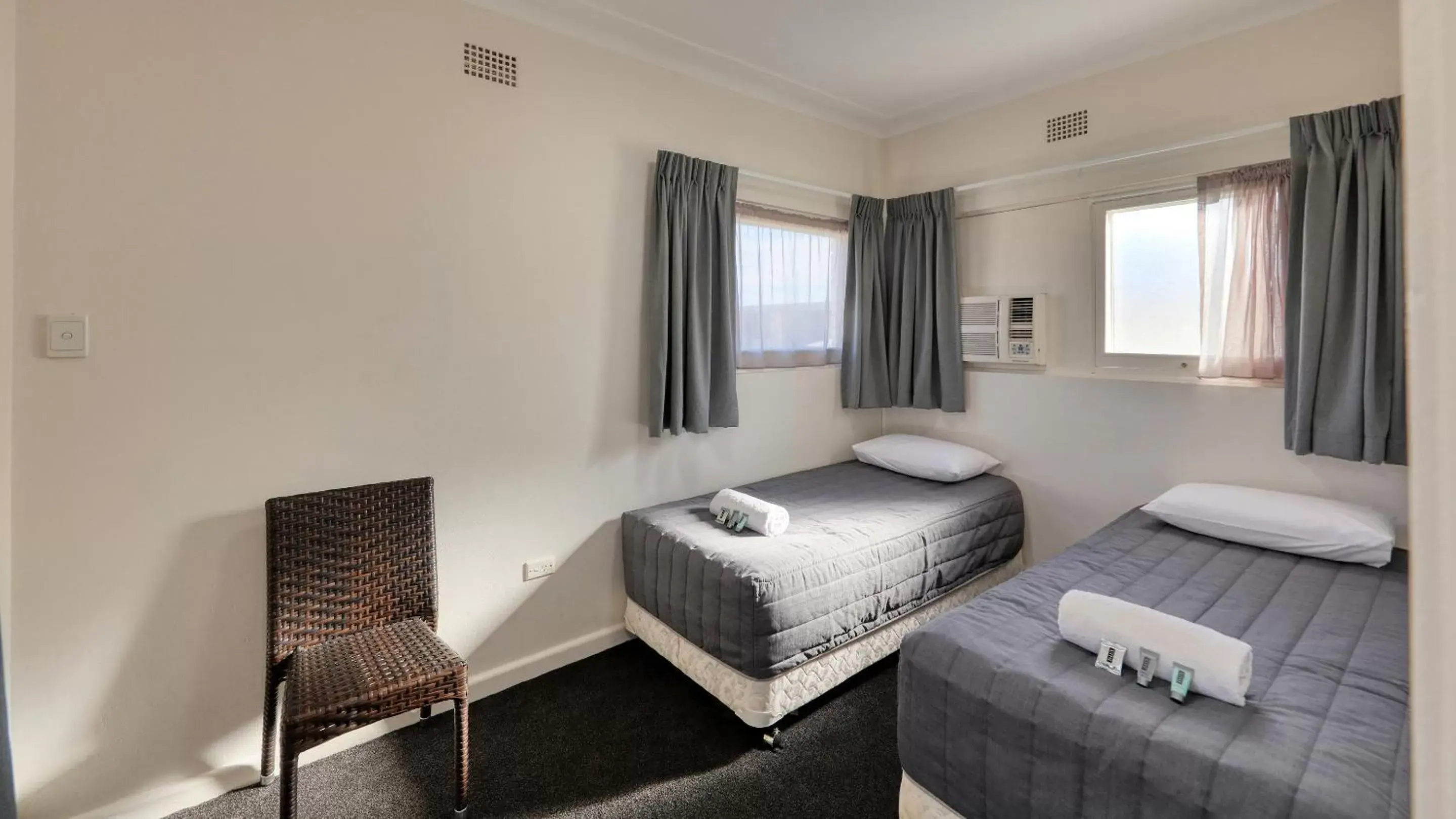 Bedroom, Bed in Cowra Motor Inn