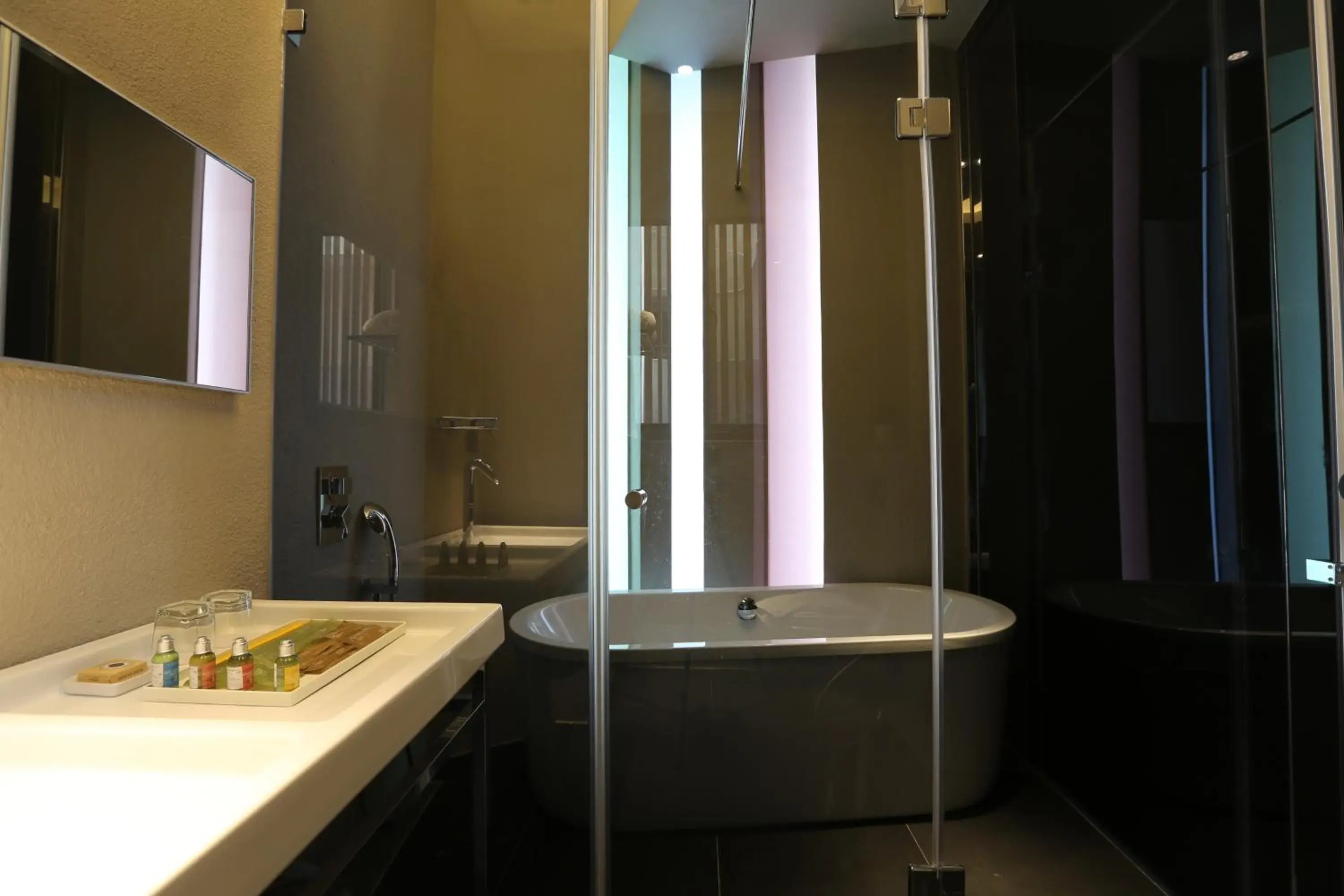 Bathroom in Tongzhan Design Inns