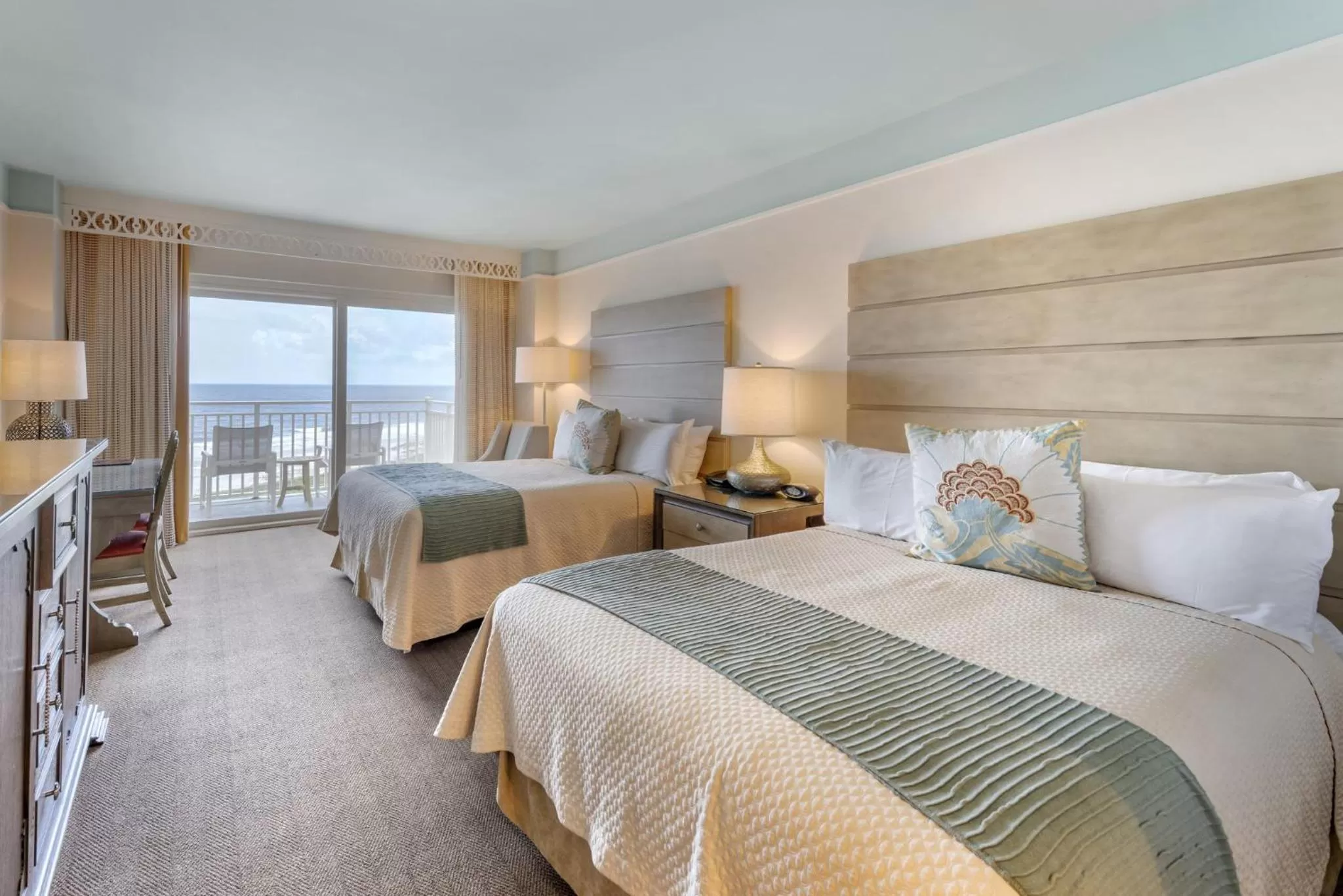 Photo of the whole room, Bed in Omni Amelia Island Resort