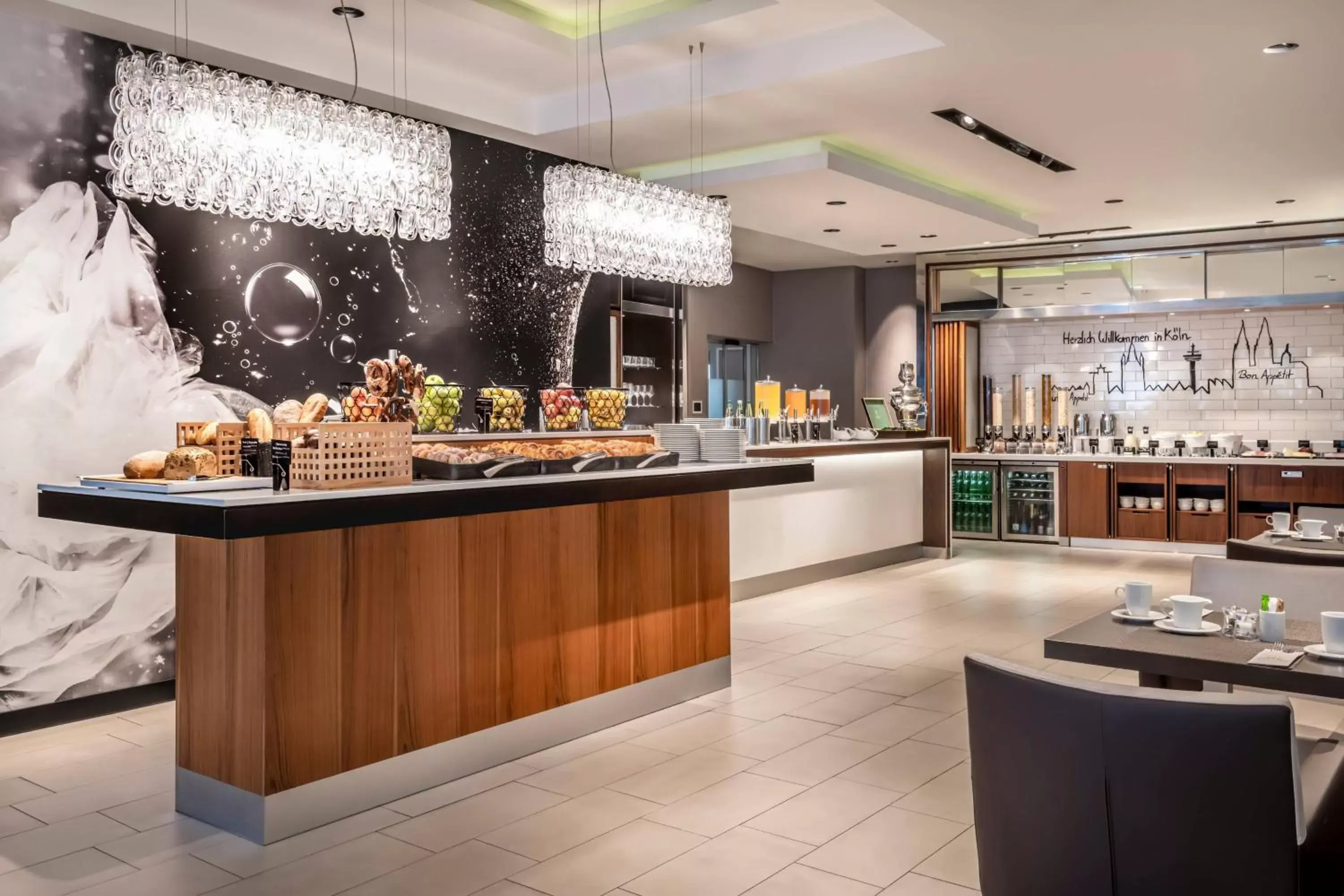 Breakfast, Restaurant/Places to Eat in Courtyard by Marriott Cologne