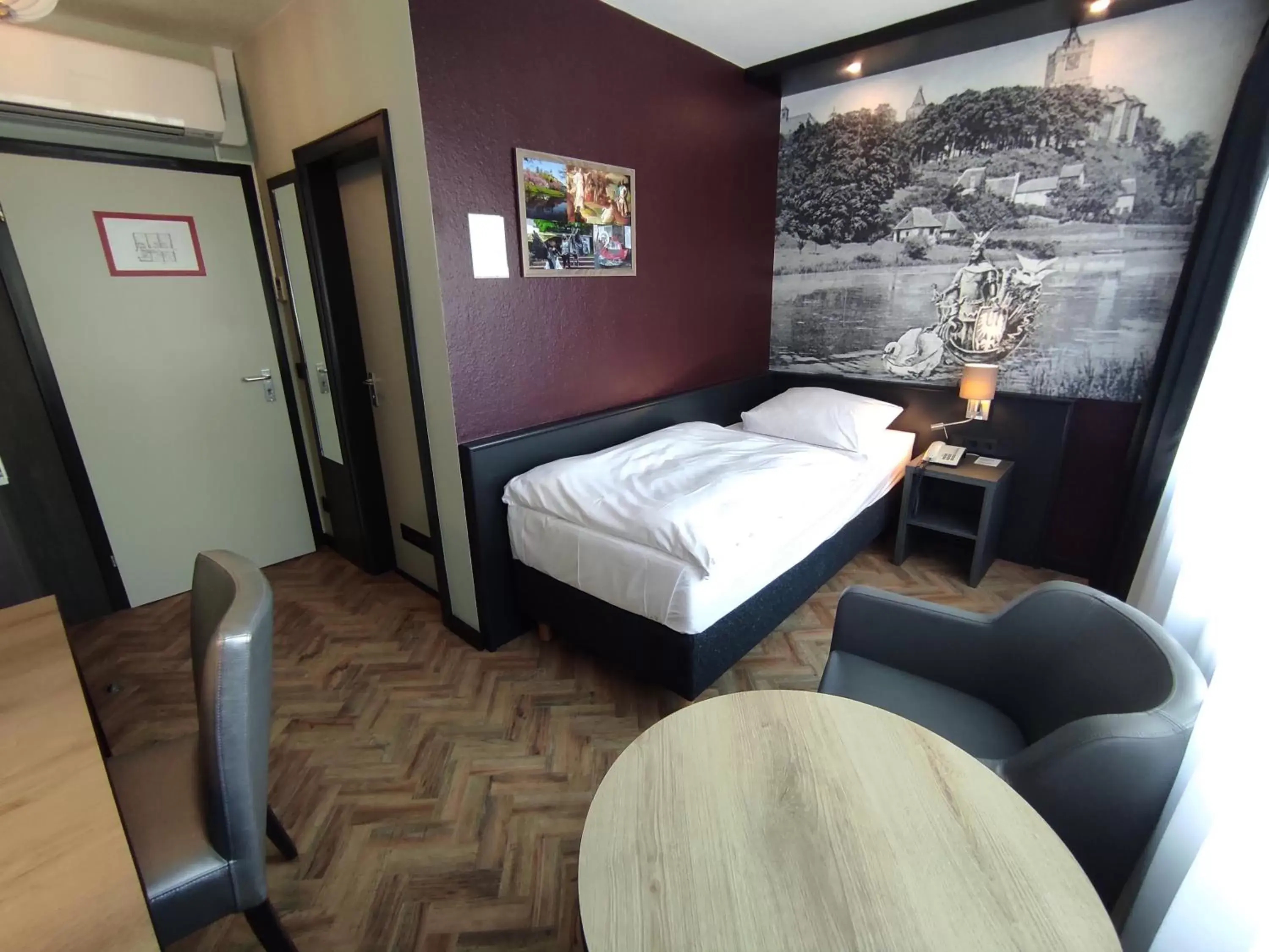 Photo of the whole room, Bed in Akzent City-Hotel Kleve
