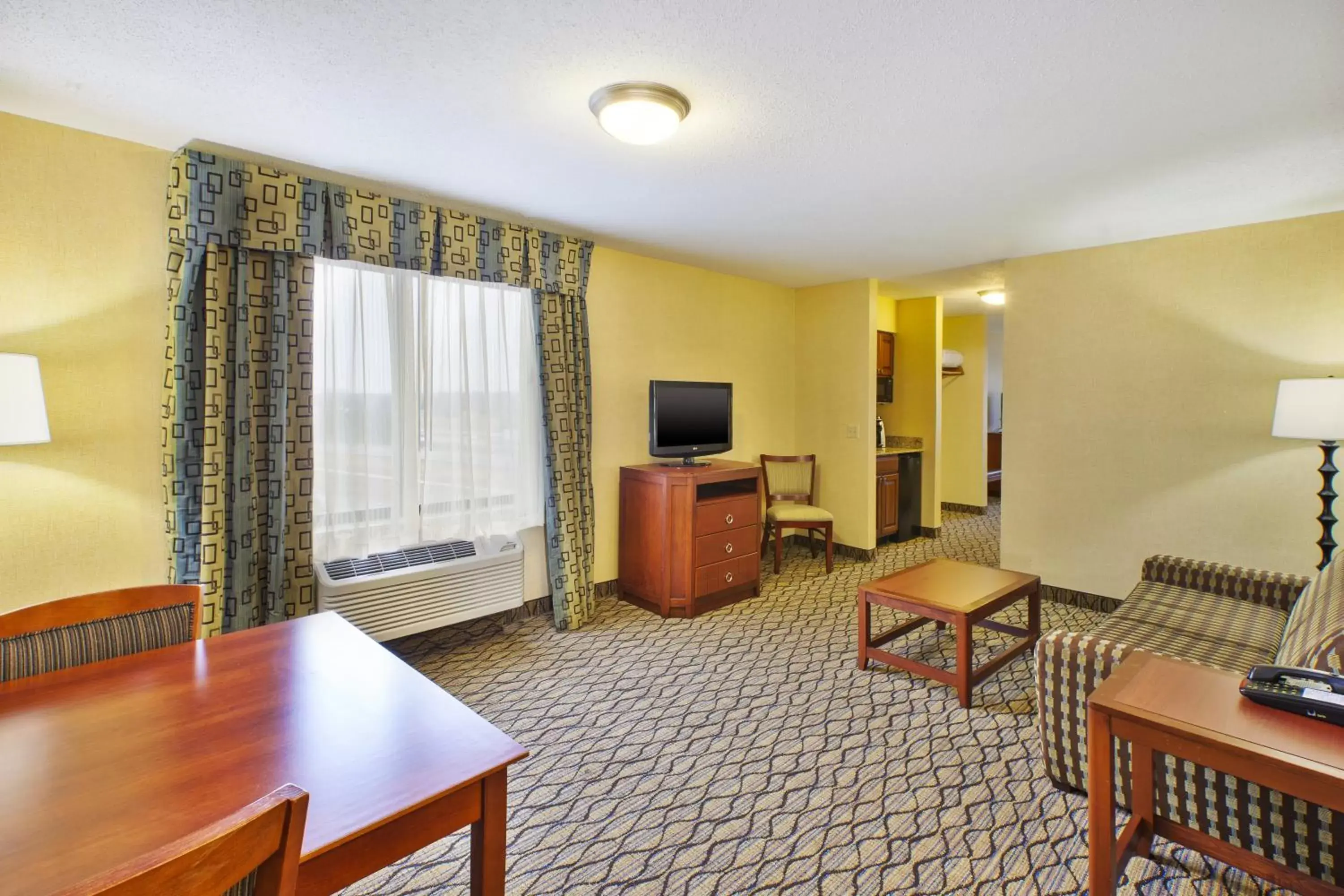 Photo of the whole room, TV/Entertainment Center in Holiday Inn Express Hotel & Suites - Belleville Area, an IHG Hotel
