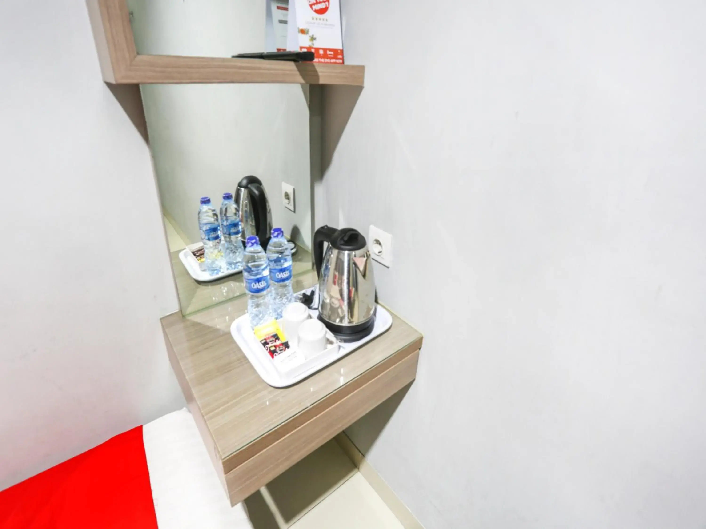 Bedroom, Coffee/Tea Facilities in OYO 90056 Wisma Kebon Kacang 9
