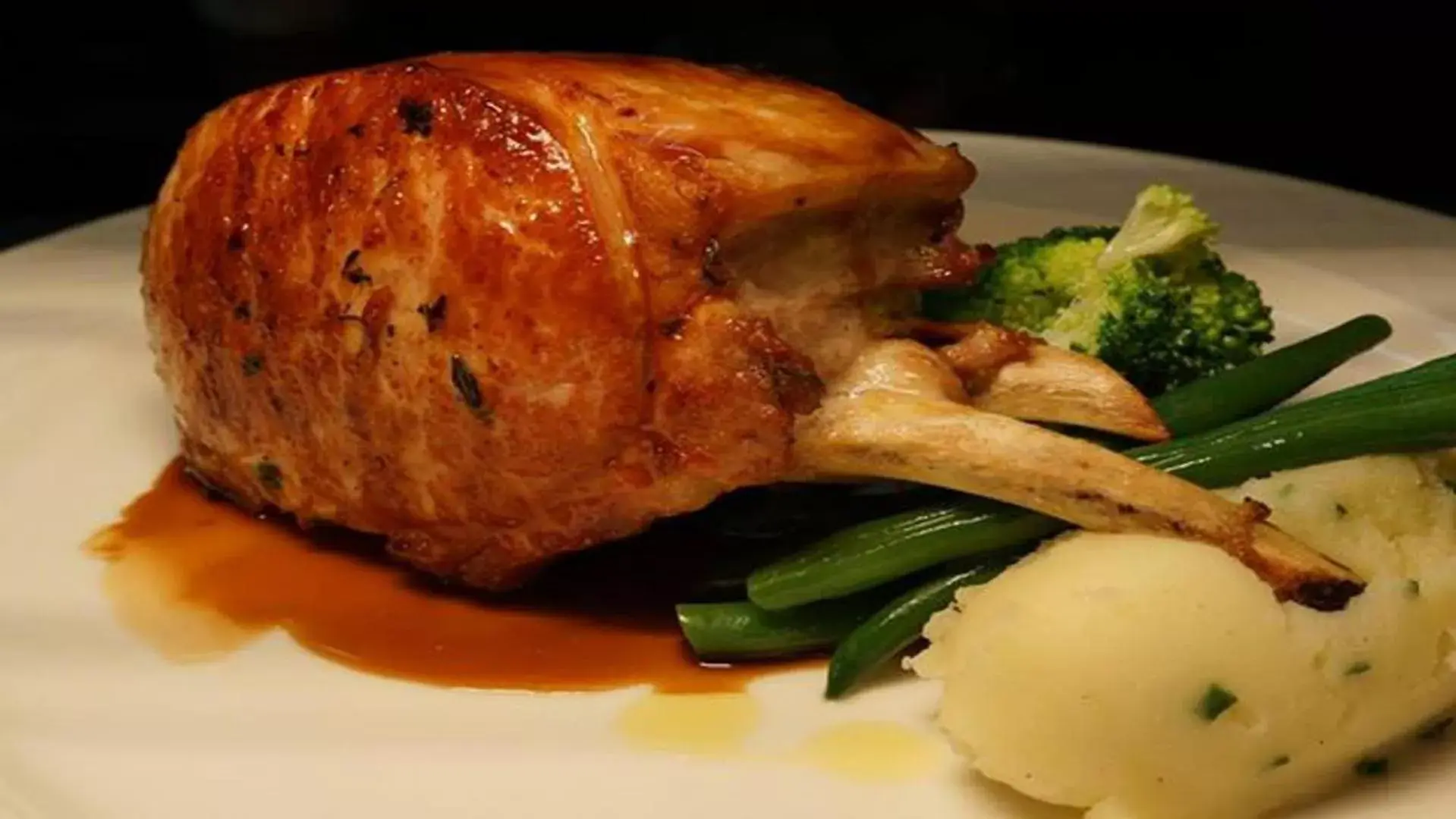 Restaurant/places to eat in Hyde Park Inn Restaurant/places to eat in Hyde Park Inn