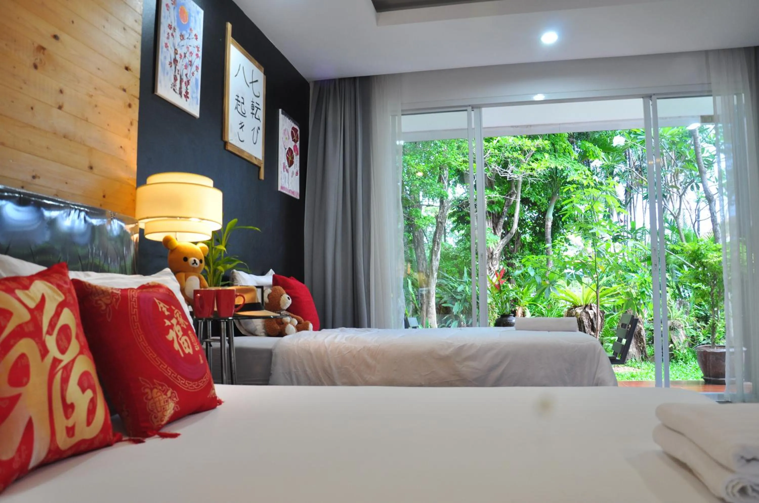 Photo of the whole room, Bed in Eat n Sleep