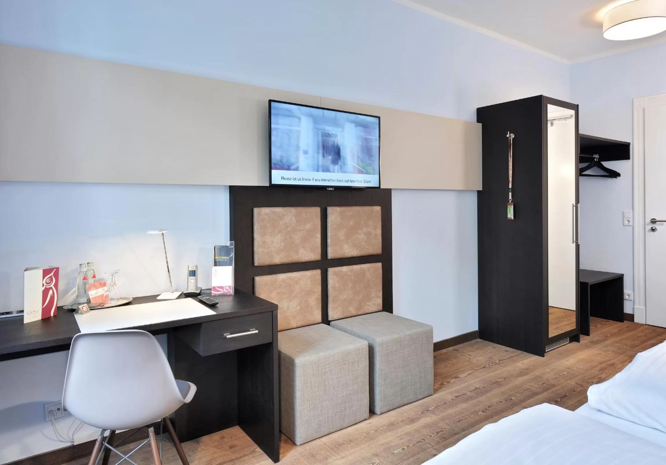 Photo of the whole room, Bed in UHU Gästehaus Superior